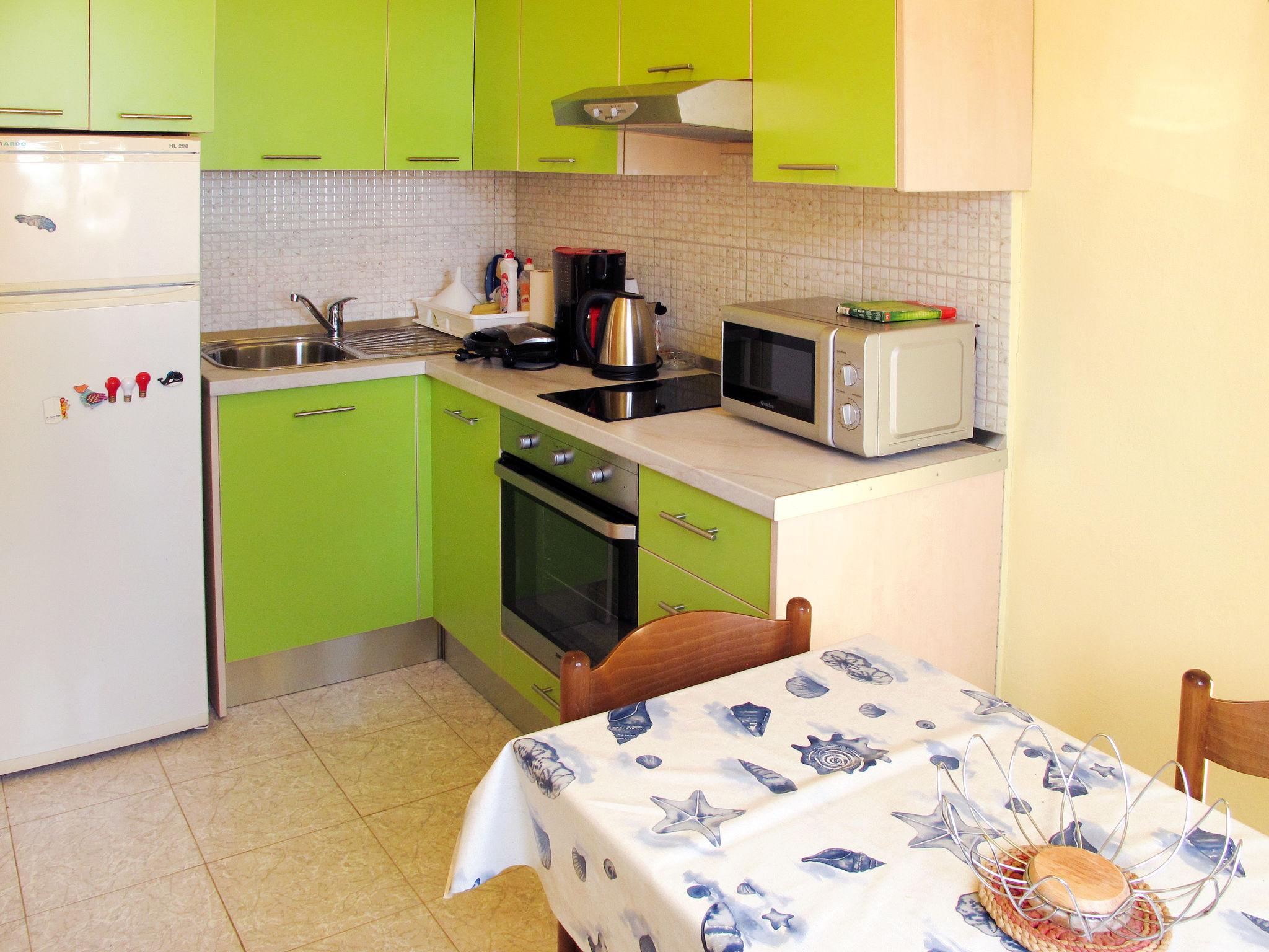 Foto 5 - Apartamento de 2 habitaciones en Okrug con vistas al mar