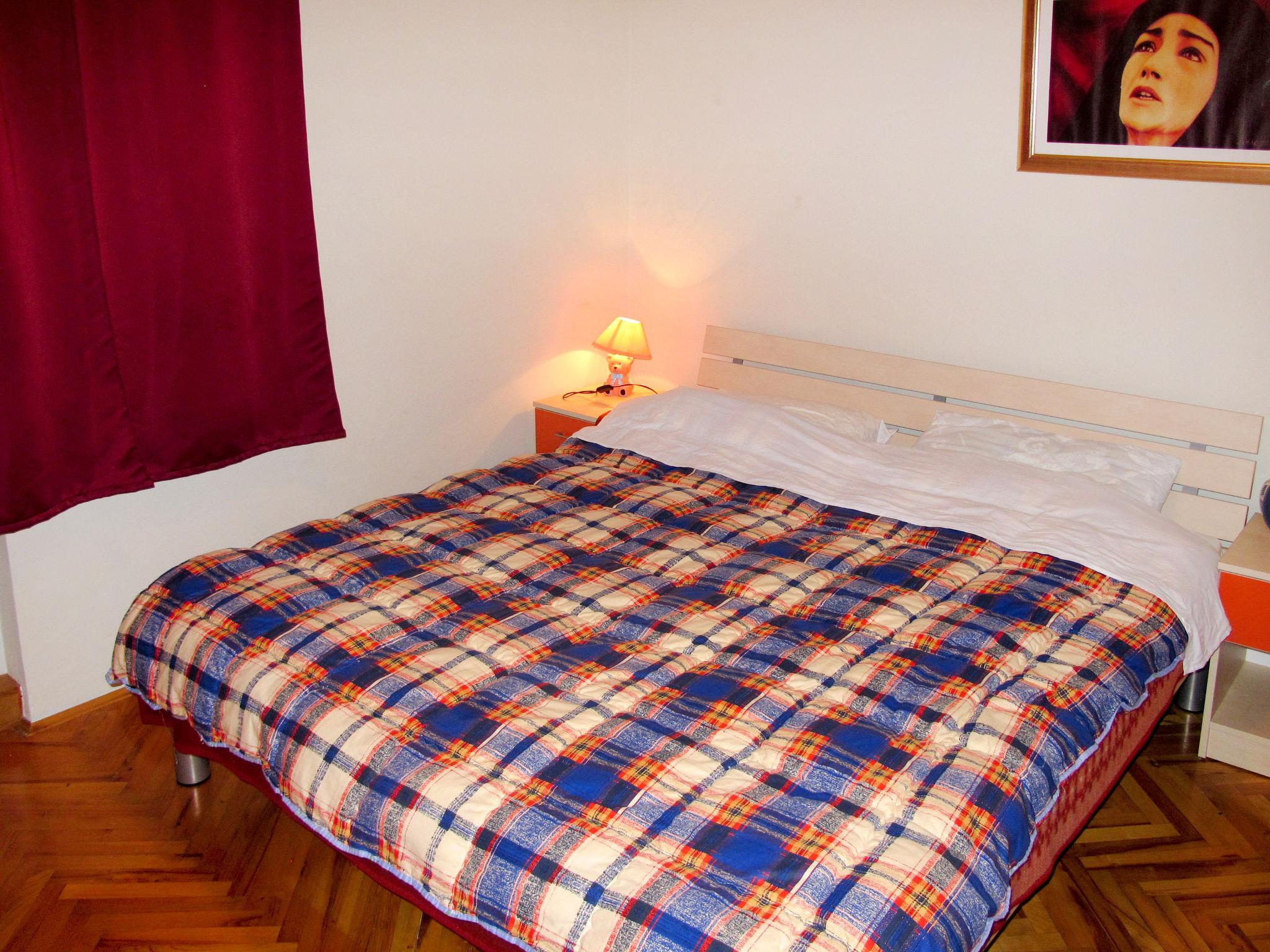Foto 7 - Appartamento con 2 camere da letto a Okrug con vista mare
