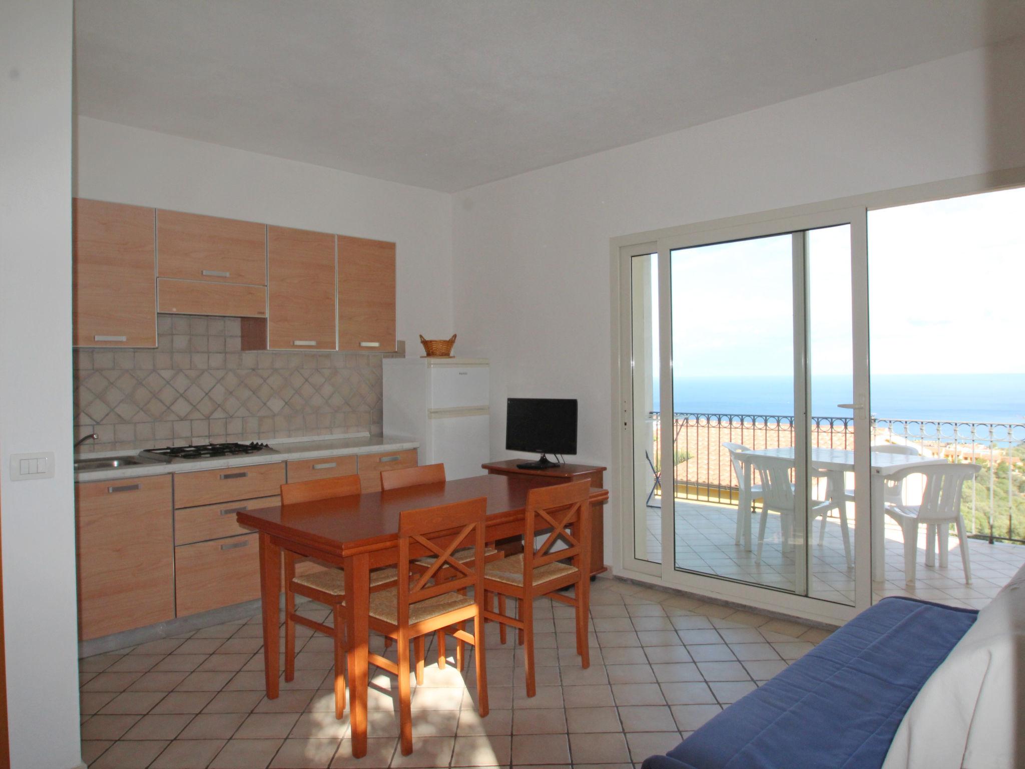 Photo 4 - Appartement de 2 chambres à Trinità d'Agultu e Vignola avec vues à la mer