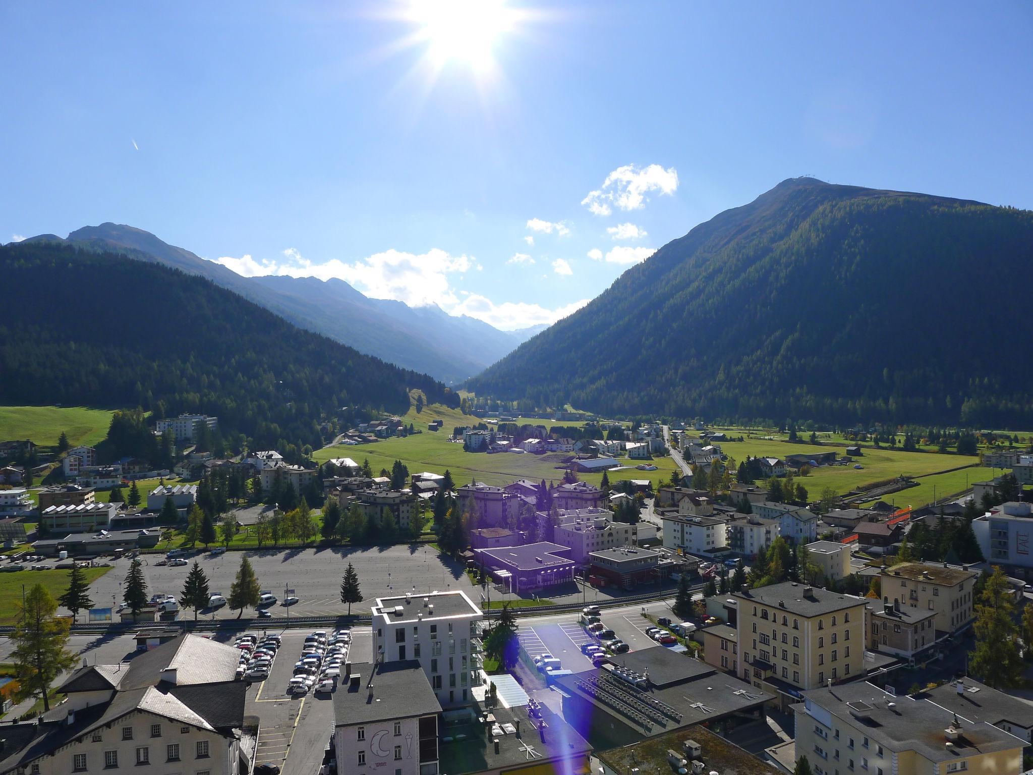 Foto 13 - Apartment mit 1 Schlafzimmer in Davos mit schwimmbad und blick auf die berge