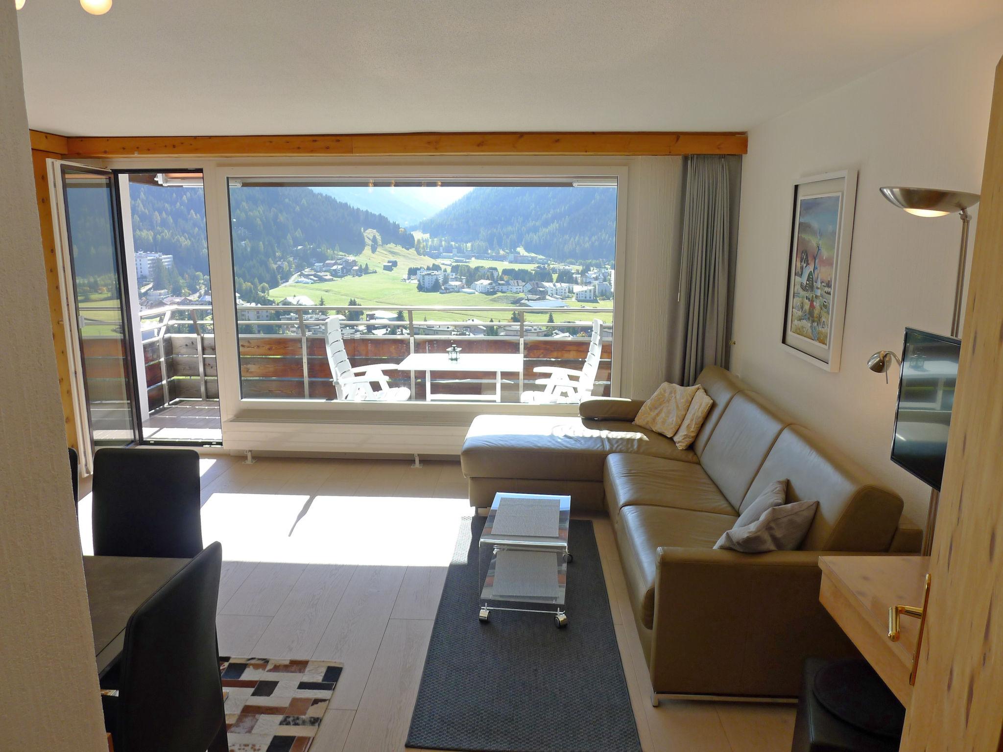 Foto 2 - Appartamento con 1 camera da letto a Davos con piscina e vista sulle montagne