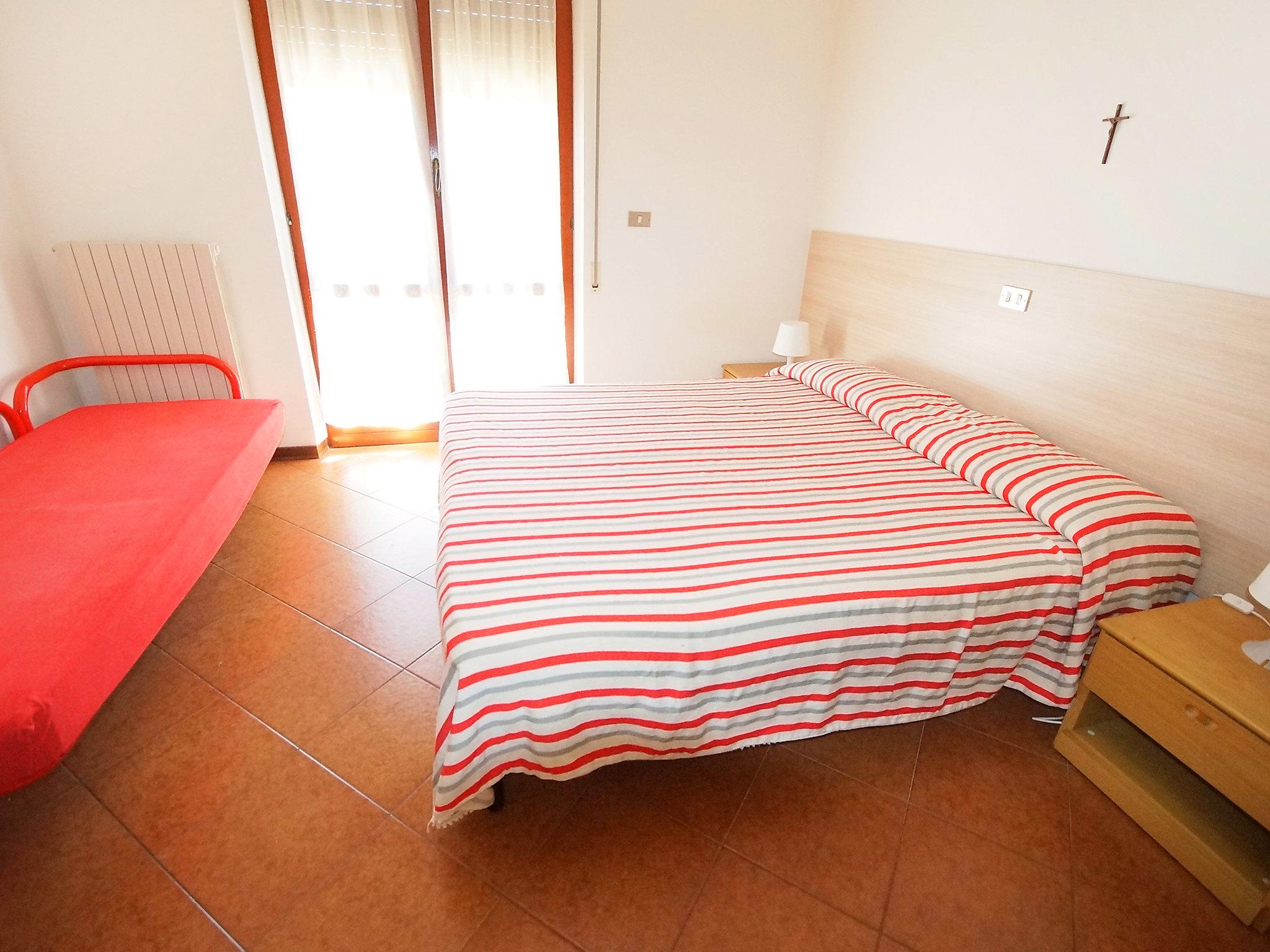 Foto 3 - Apartamento de 2 habitaciones en San Benedetto del Tronto con jardín y vistas al mar