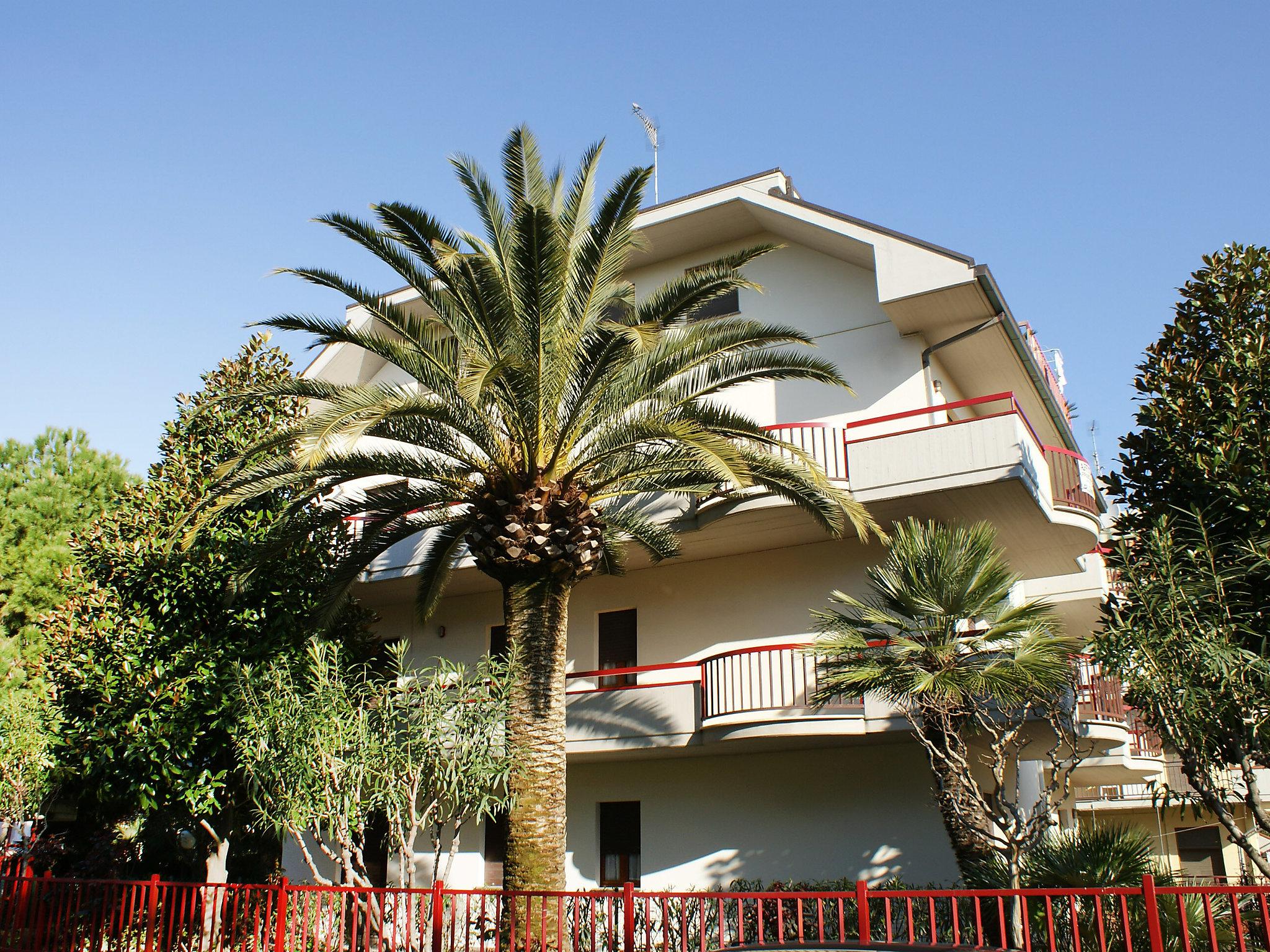 Photo 15 - Appartement de 2 chambres à San Benedetto del Tronto avec jardin et vues à la mer