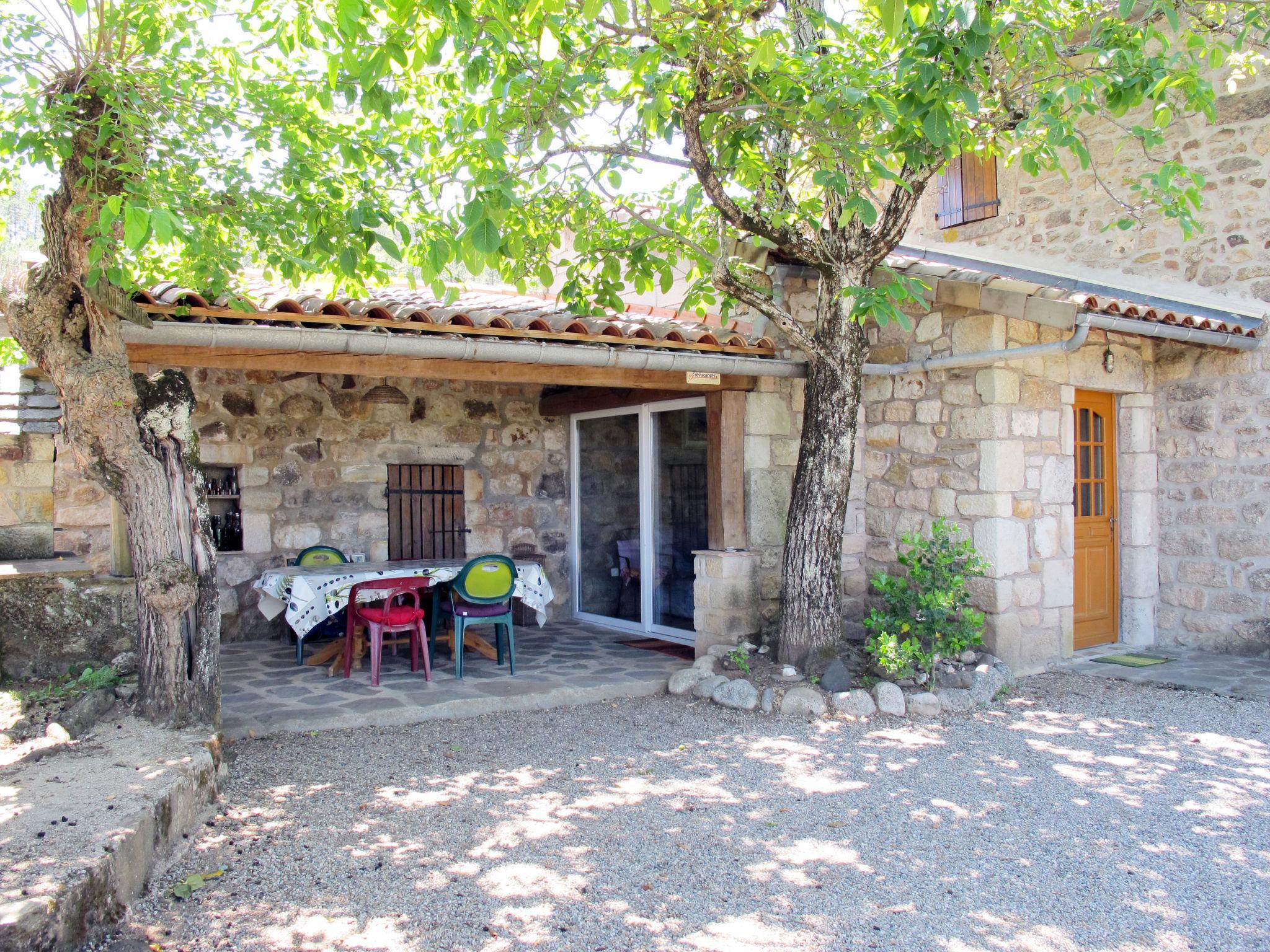 Foto 3 - Casa de 2 quartos em Saint-Genest-de-Beauzon com jardim e terraço