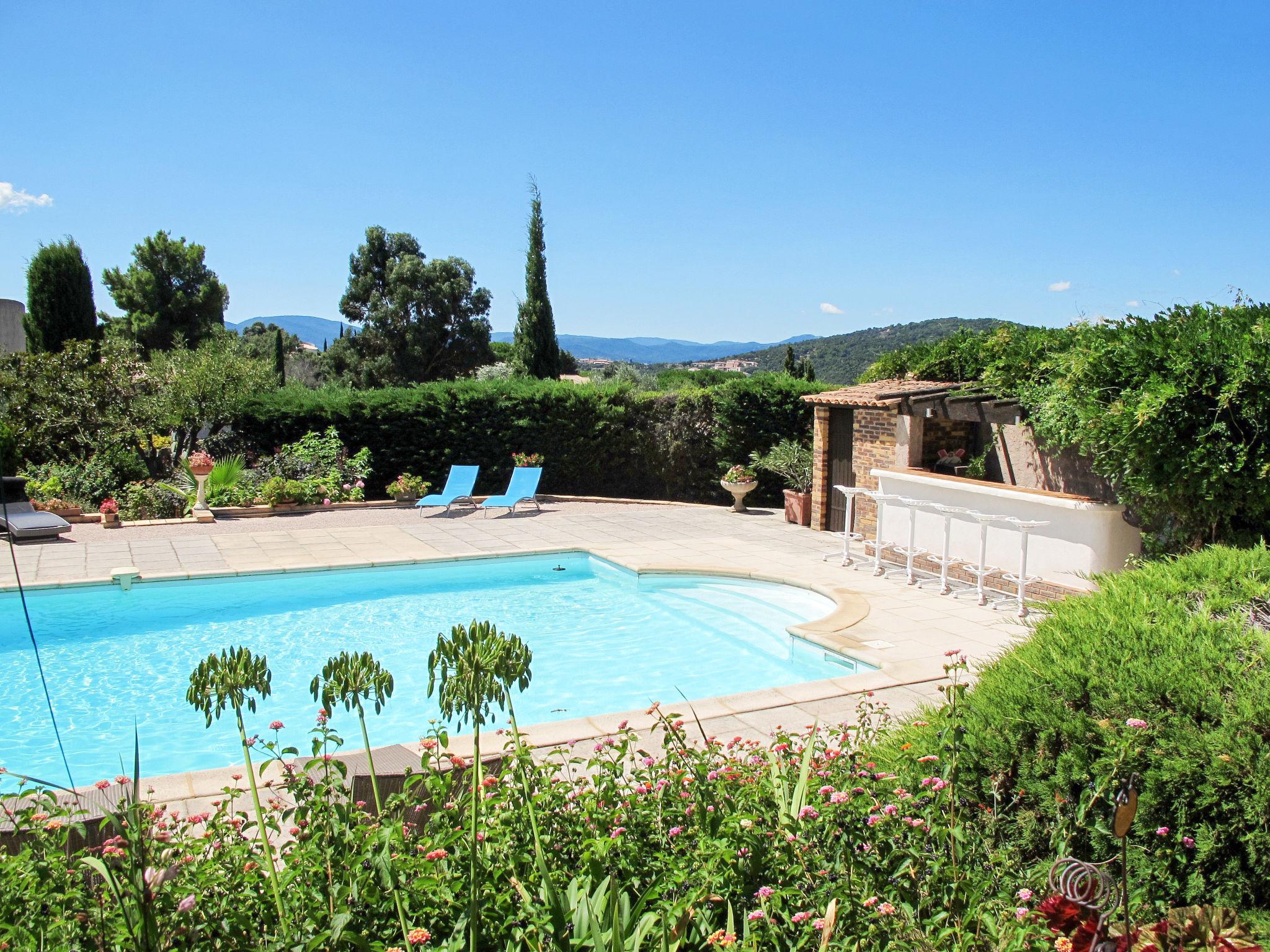 Foto 35 - Casa con 3 camere da letto a Grimaud con piscina privata e giardino