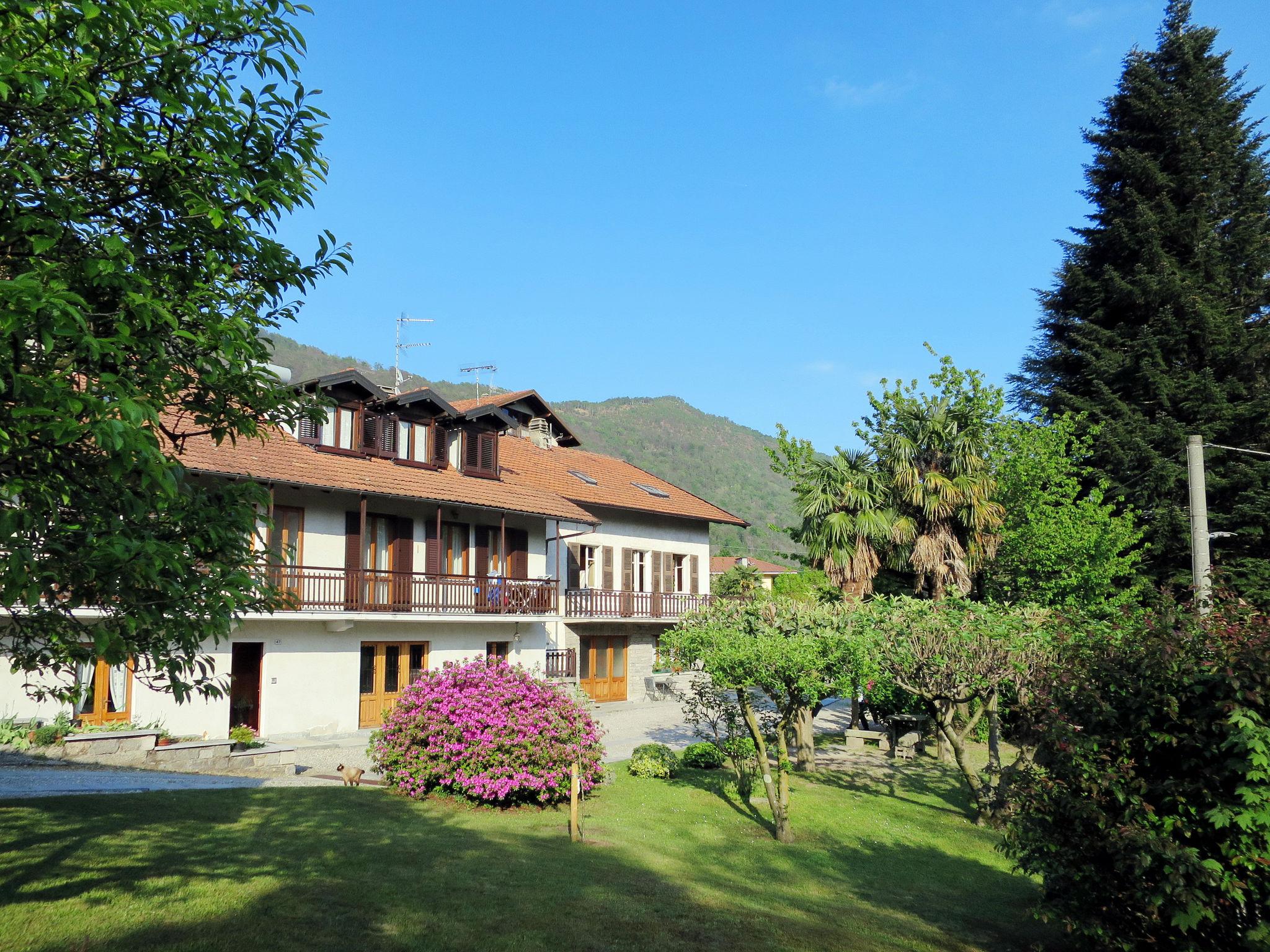 Foto 1 - Apartamento de 2 habitaciones en Mergozzo con vistas a la montaña