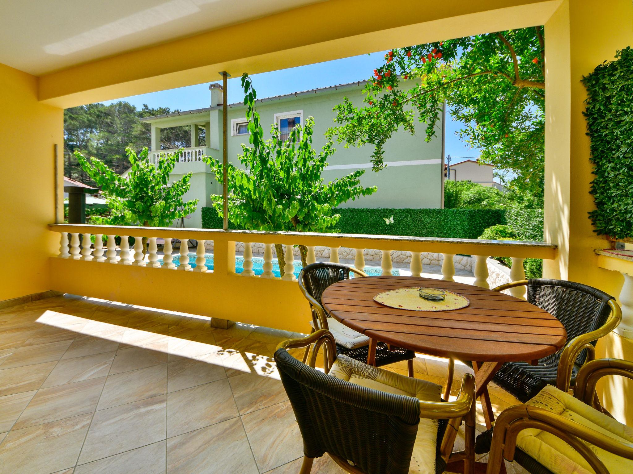 Photo 10 - 1 bedroom Apartment in Rab with swimming pool and sea view