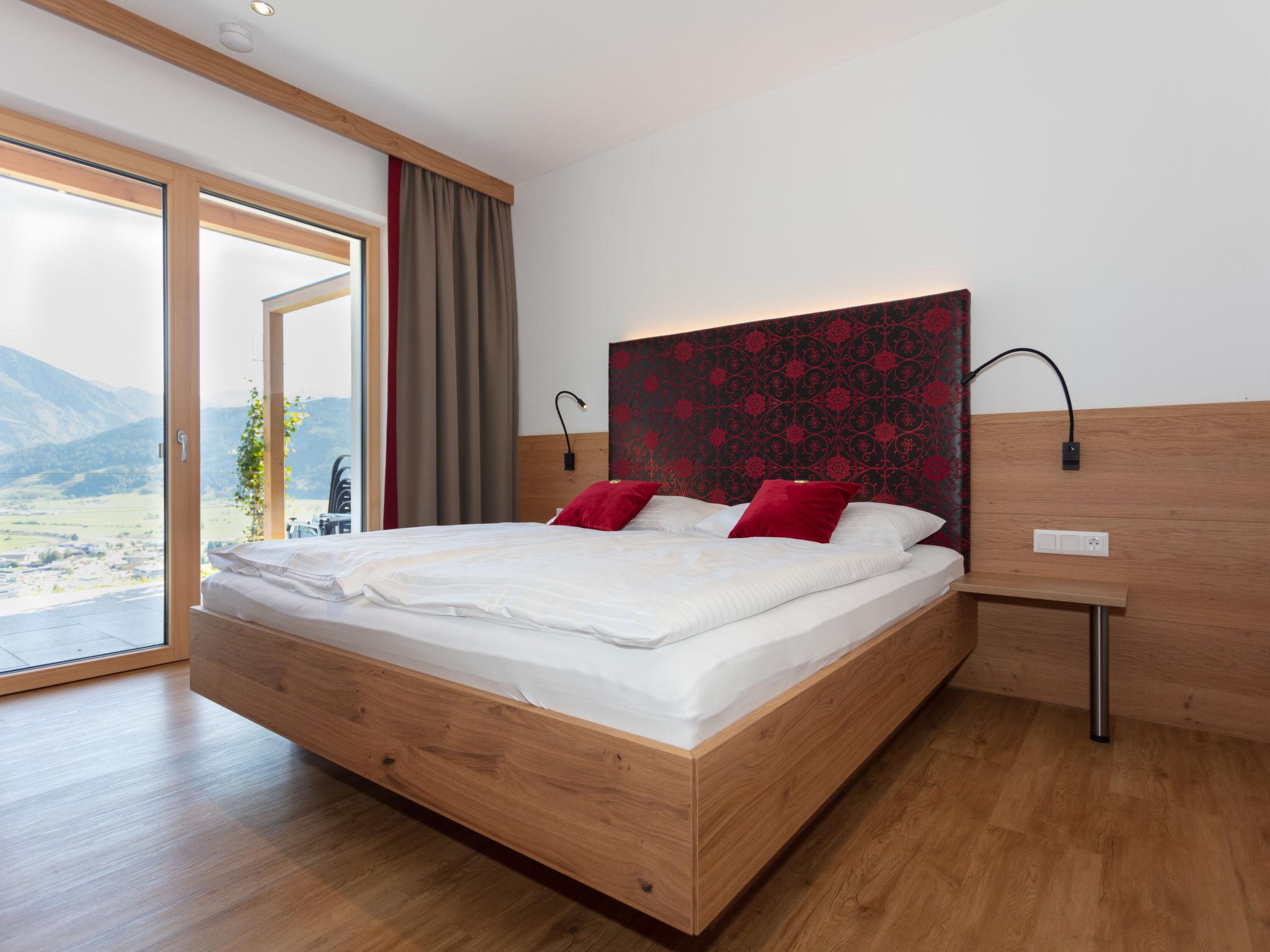 Foto 4 - Apartamento de 2 habitaciones en Zell am See con sauna y vistas a la montaña