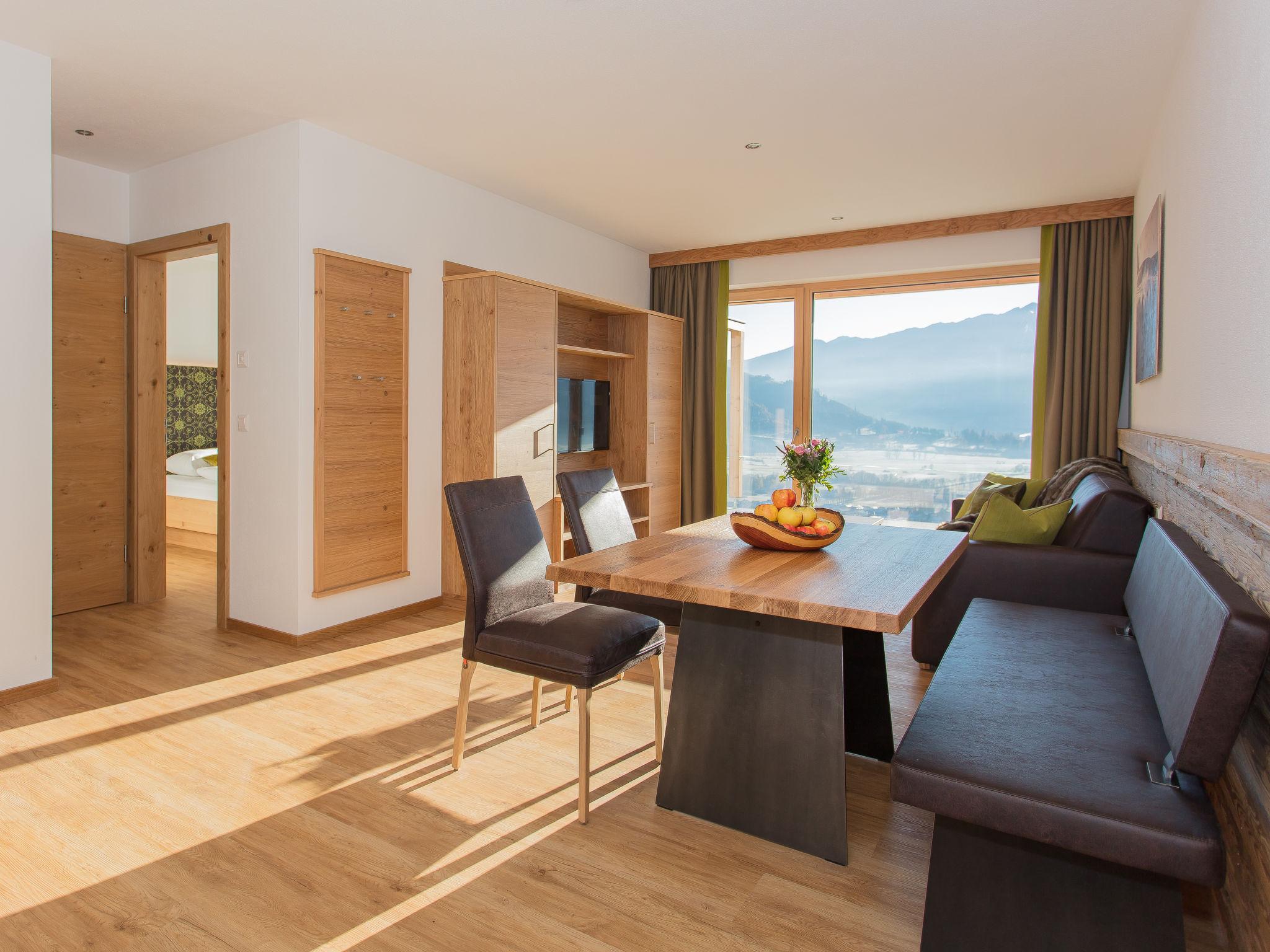 Foto 3 - Apartamento de 2 habitaciones en Zell am See con sauna y vistas a la montaña