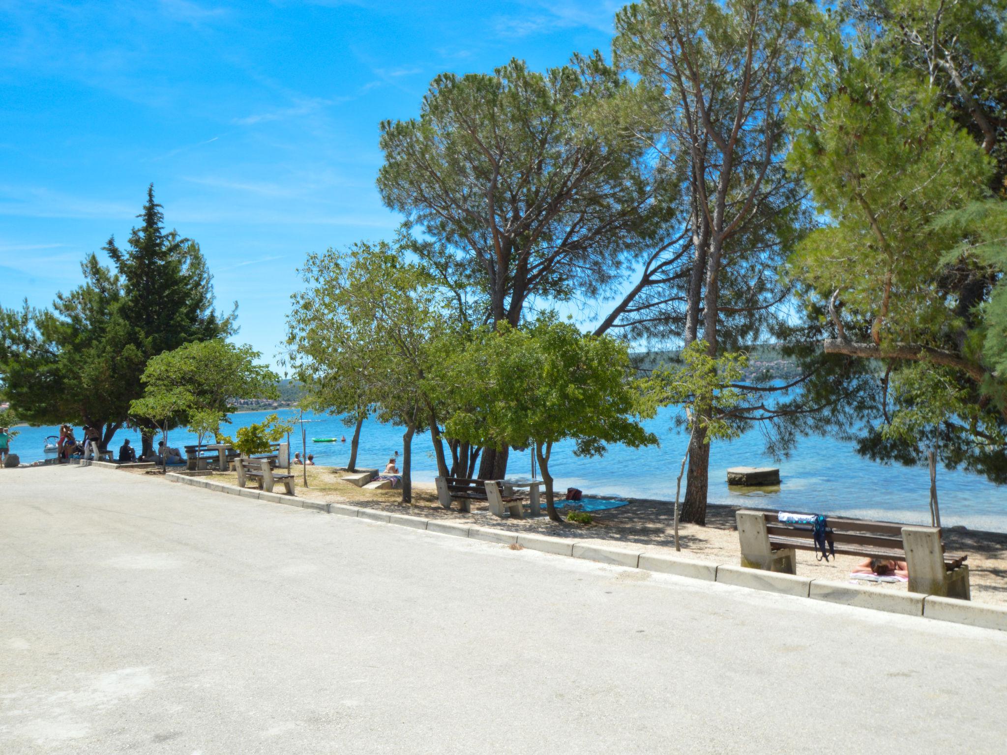 Photo 14 - Appartement en Obrovac avec terrasse et vues à la mer