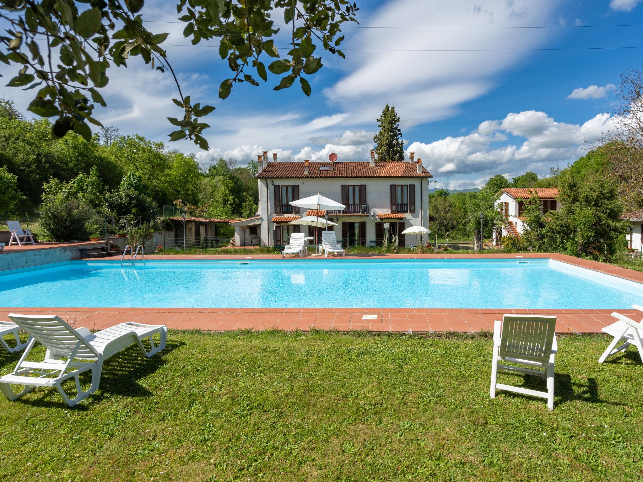 Foto 1 - Casa de 11 habitaciones en Civitella in Val di Chiana con piscina privada y jardín