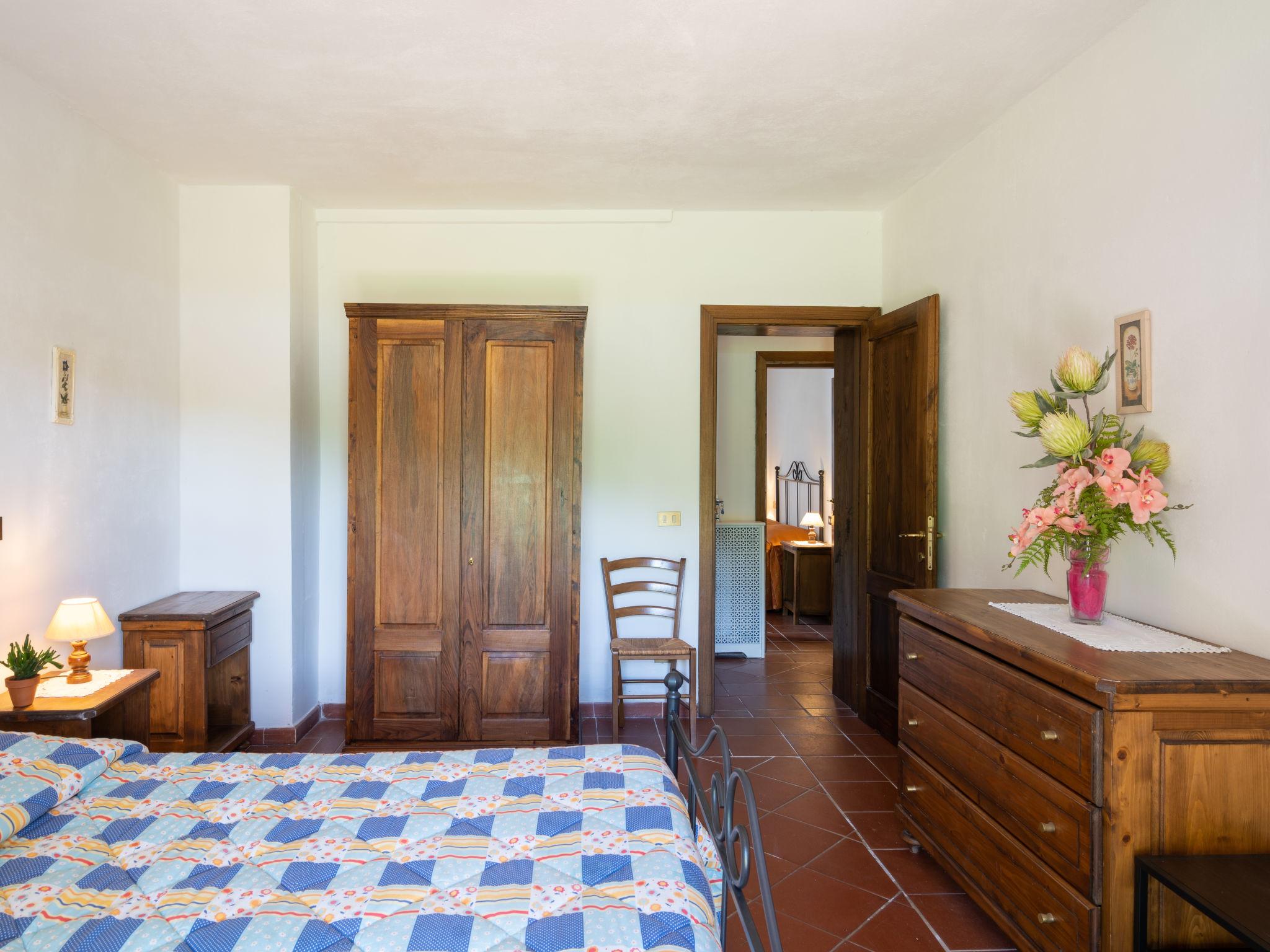 Photo 13 - 11 bedroom House in Civitella in Val di Chiana with private pool and garden