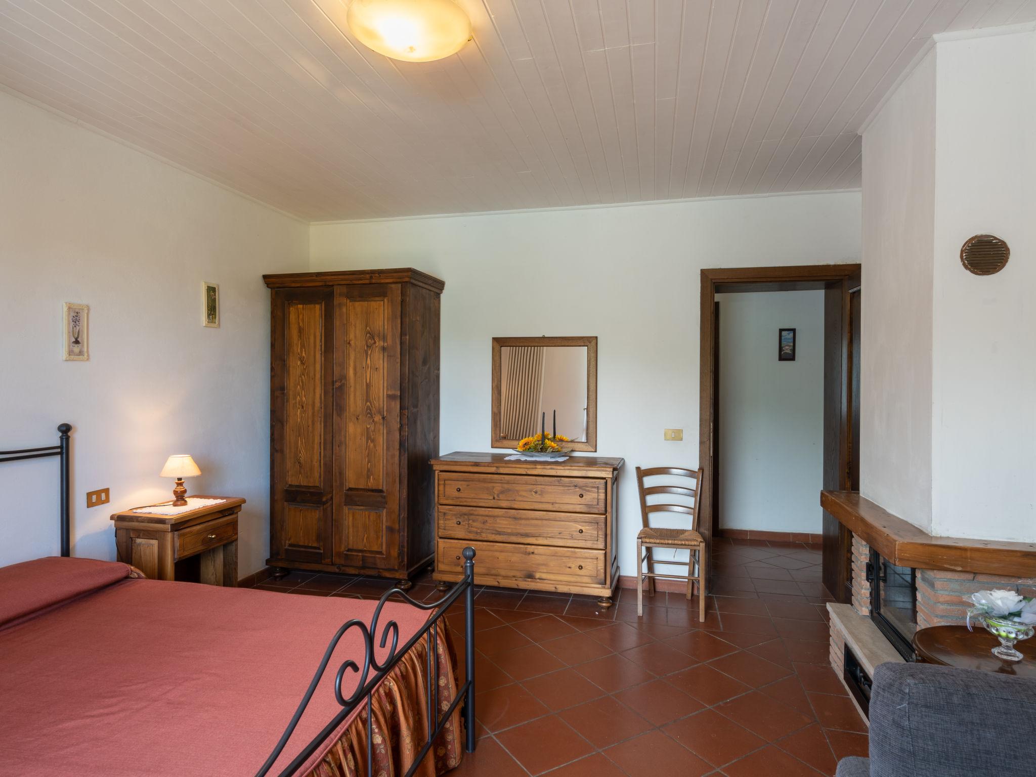 Foto 18 - Haus mit 11 Schlafzimmern in Civitella in Val di Chiana mit privater pool und garten