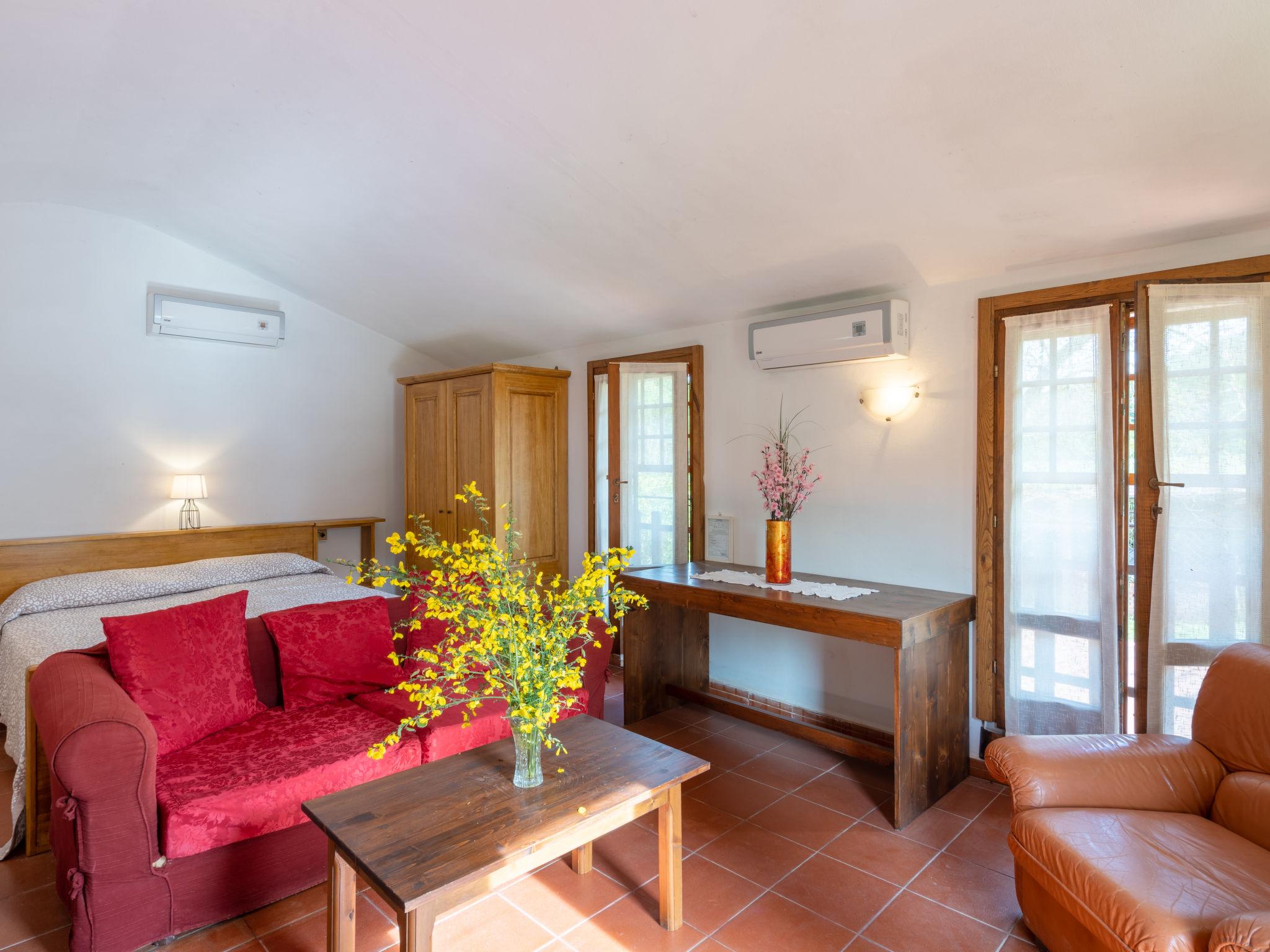 Photo 15 - 11 bedroom House in Civitella in Val di Chiana with private pool and garden