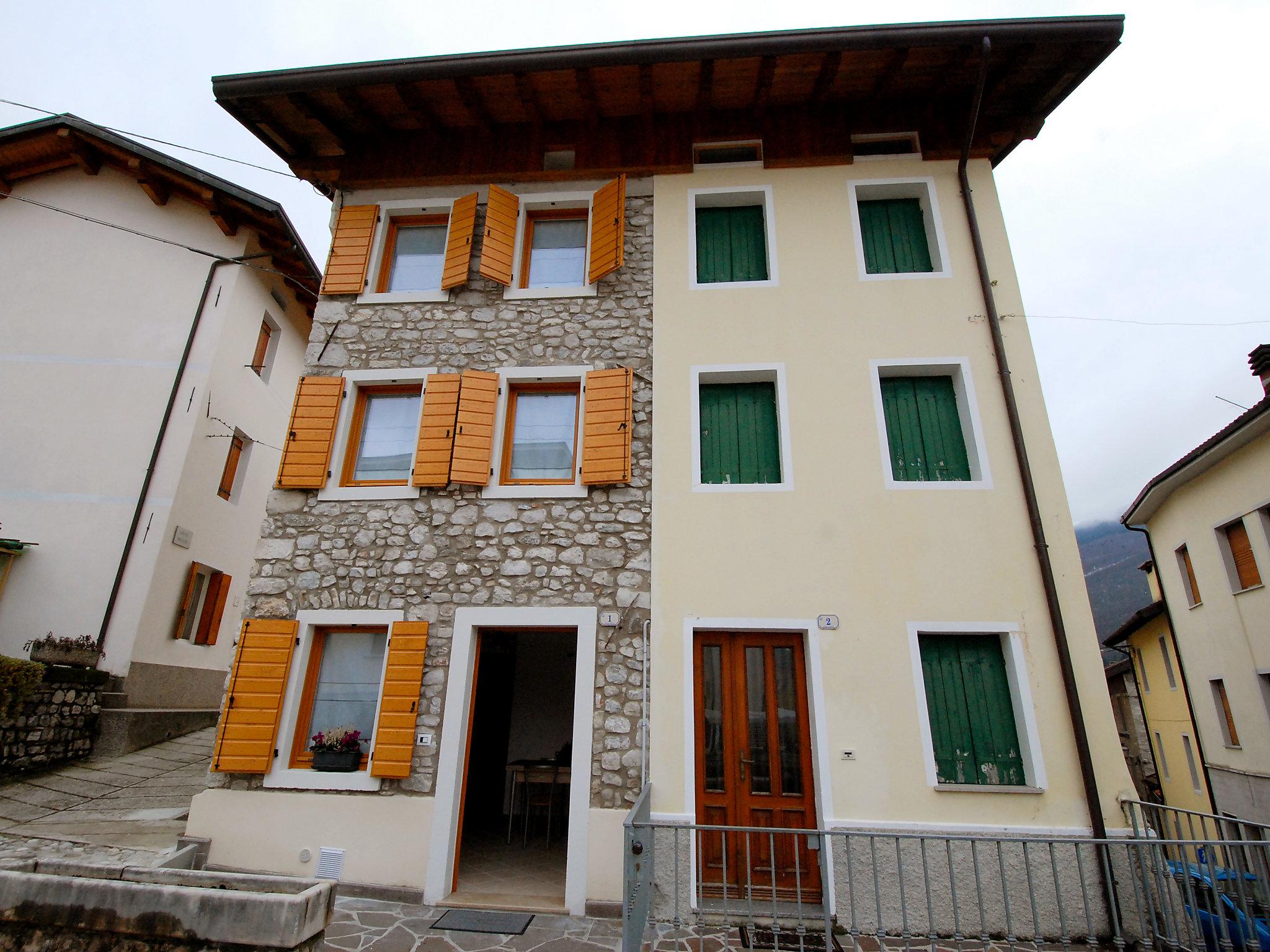 Photo 1 - Maison de 2 chambres à Barcis avec vues sur la montagne