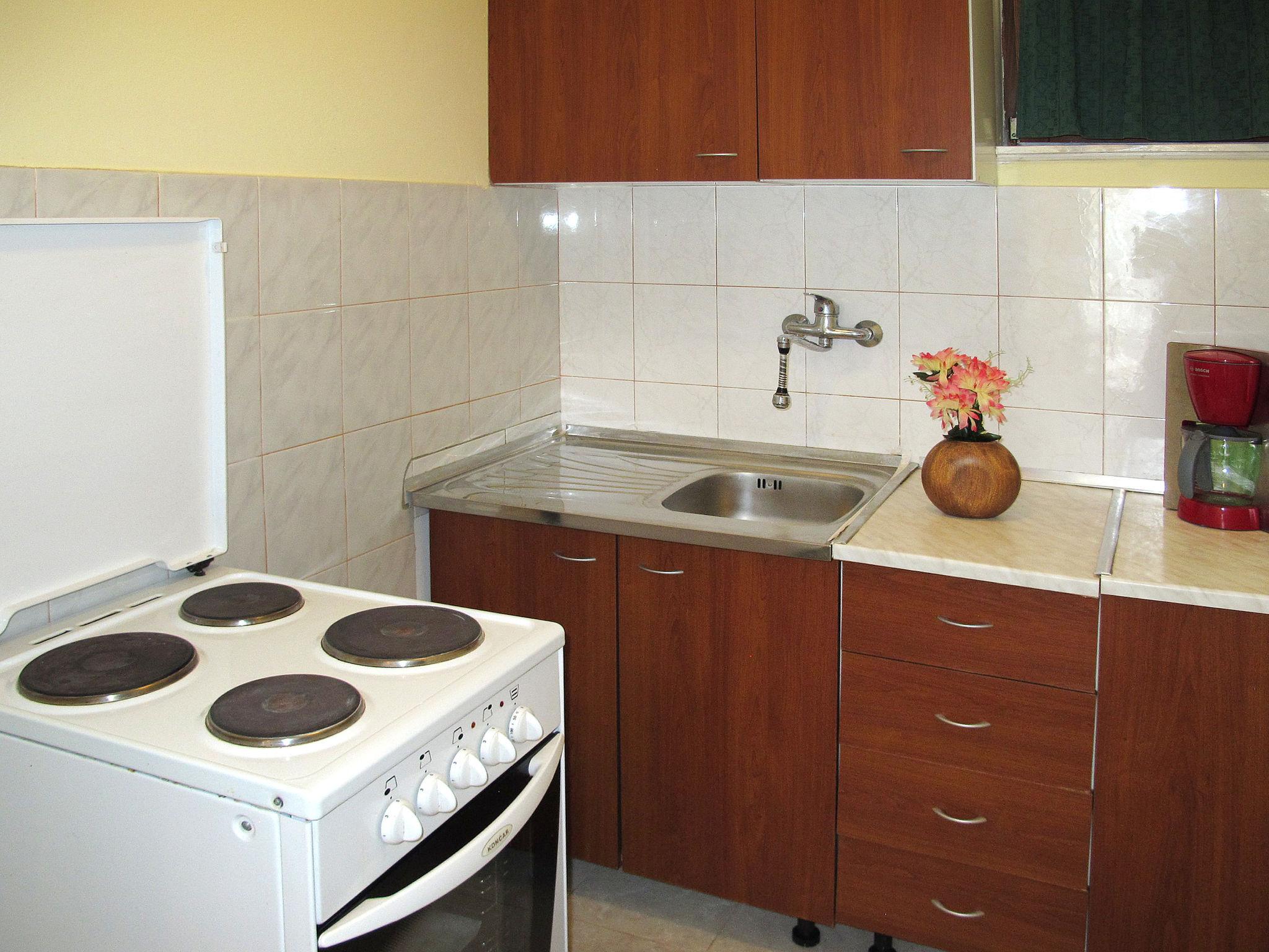 Foto 9 - Apartamento de 2 habitaciones en Sibenik con vistas al mar