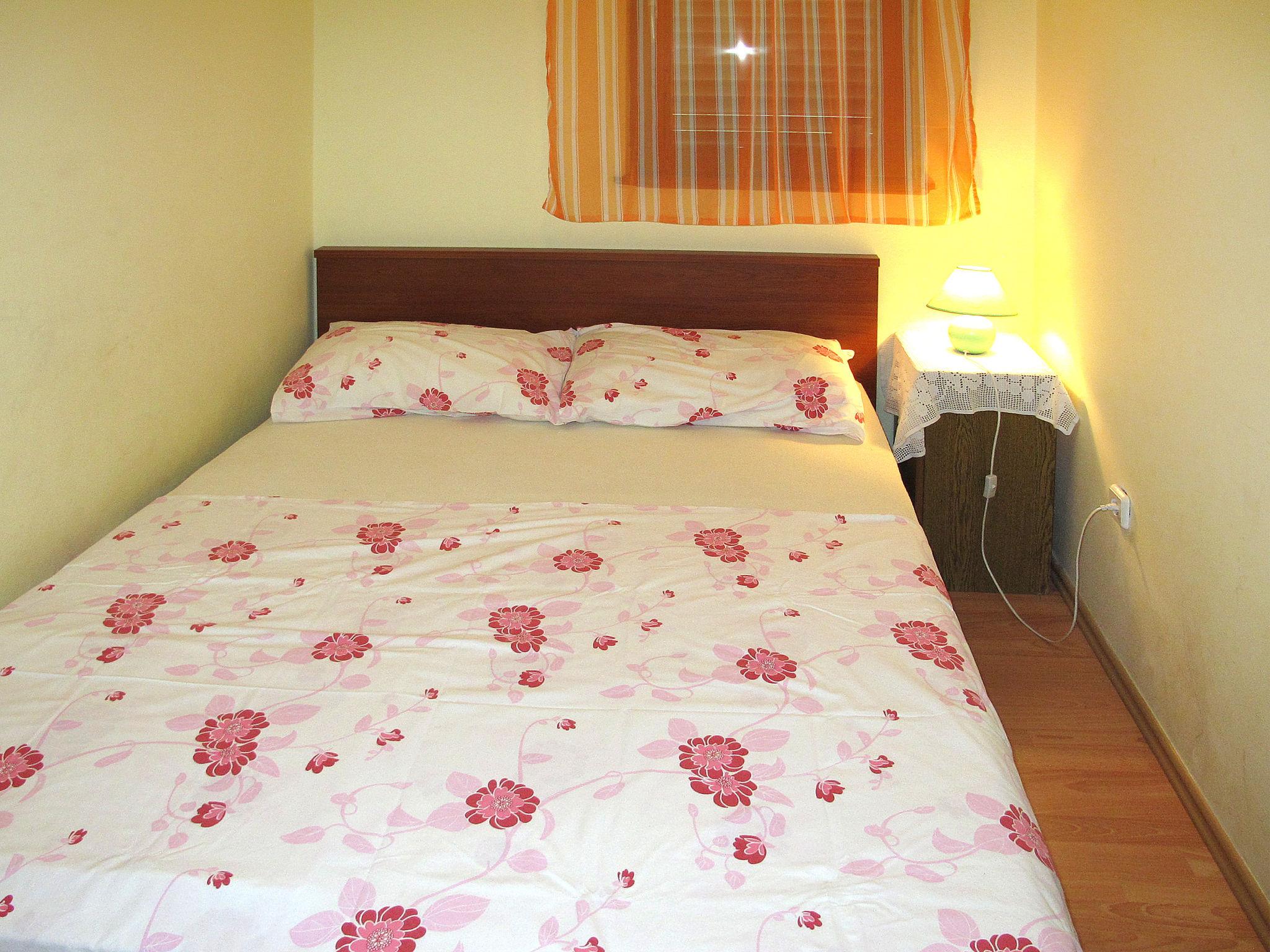Foto 8 - Appartamento con 2 camere da letto a Sebenico con vista mare