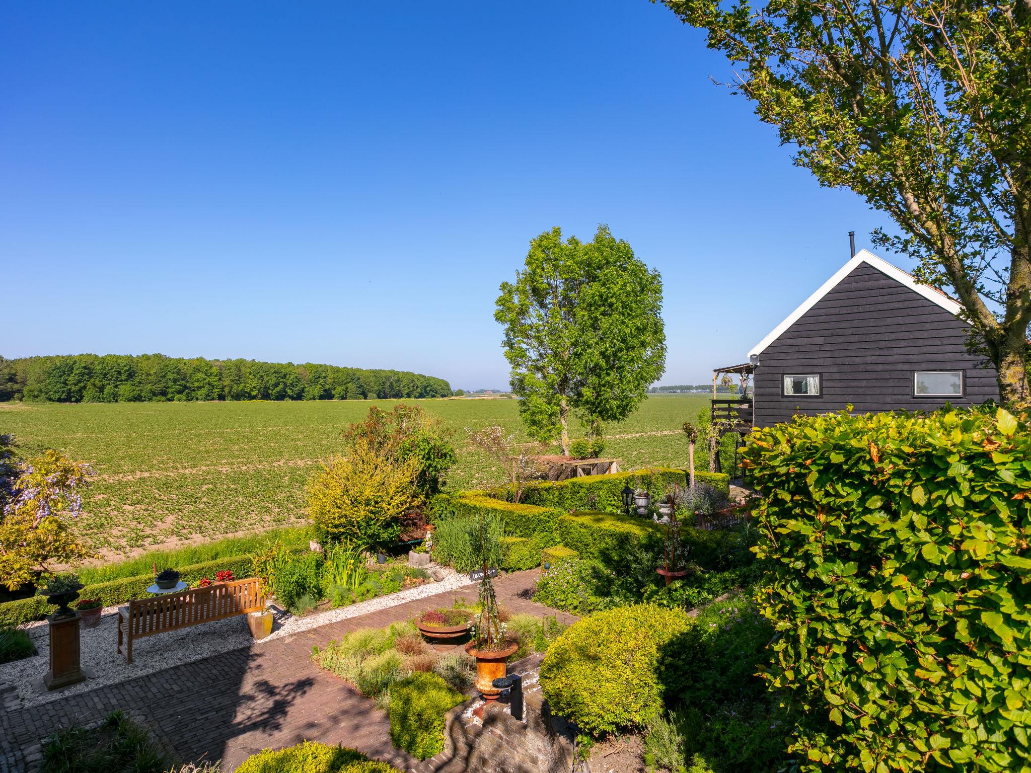 Photo 15 - Maison de 1 chambre à Zuid-Beijerland avec jardin et terrasse