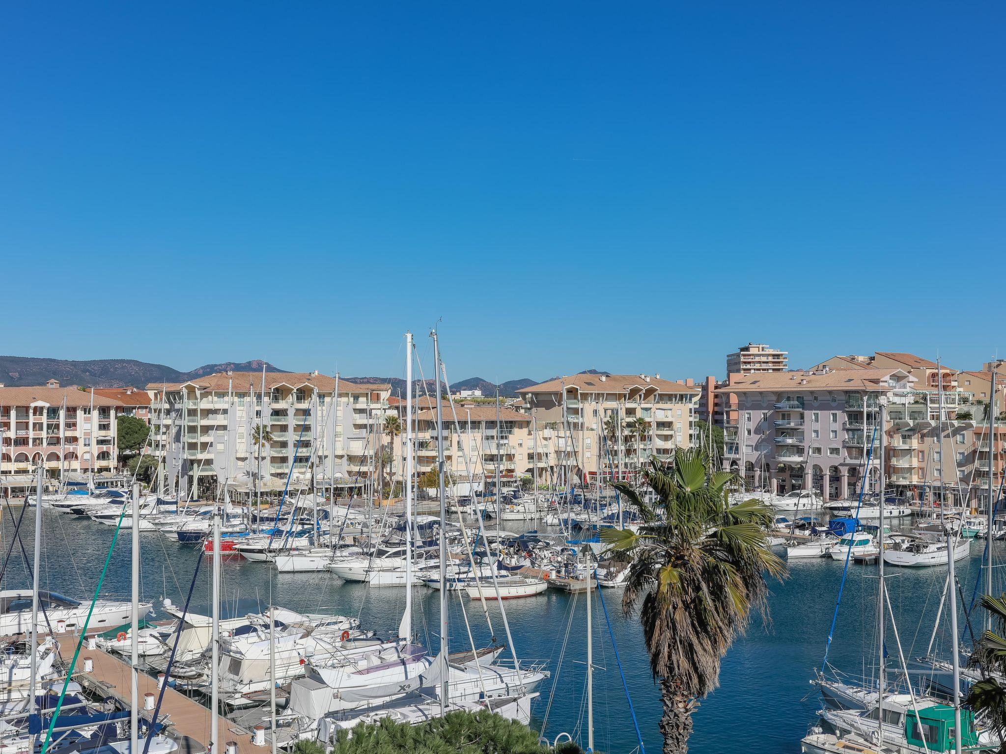 Photo 19 - Appartement de 1 chambre à Fréjus avec piscine et vues à la mer