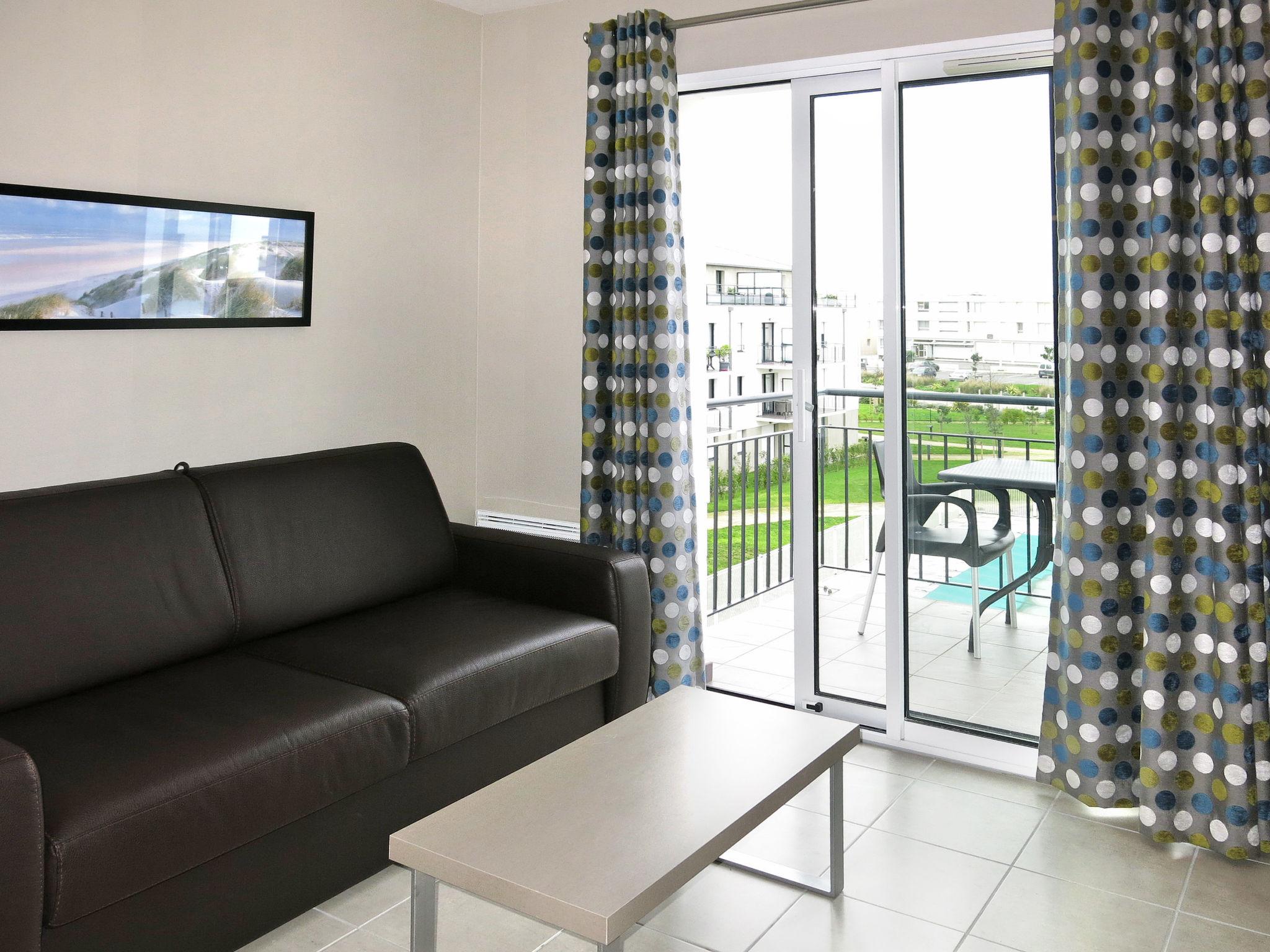 Photo 3 - 2 bedroom Apartment in Concarneau with swimming pool and garden