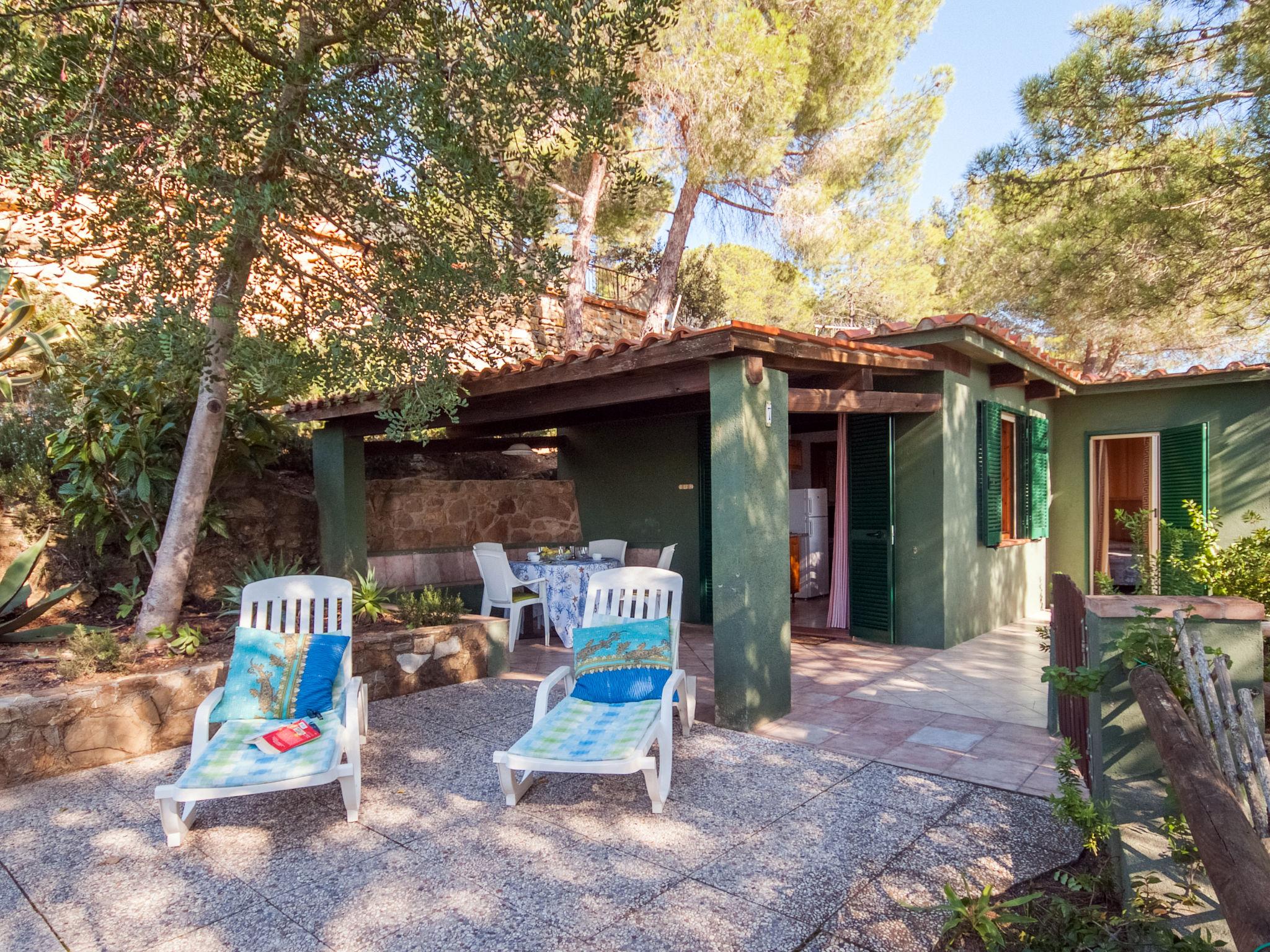 Photo 1 - Maison de 2 chambres à Capoliveri avec jardin et vues à la mer