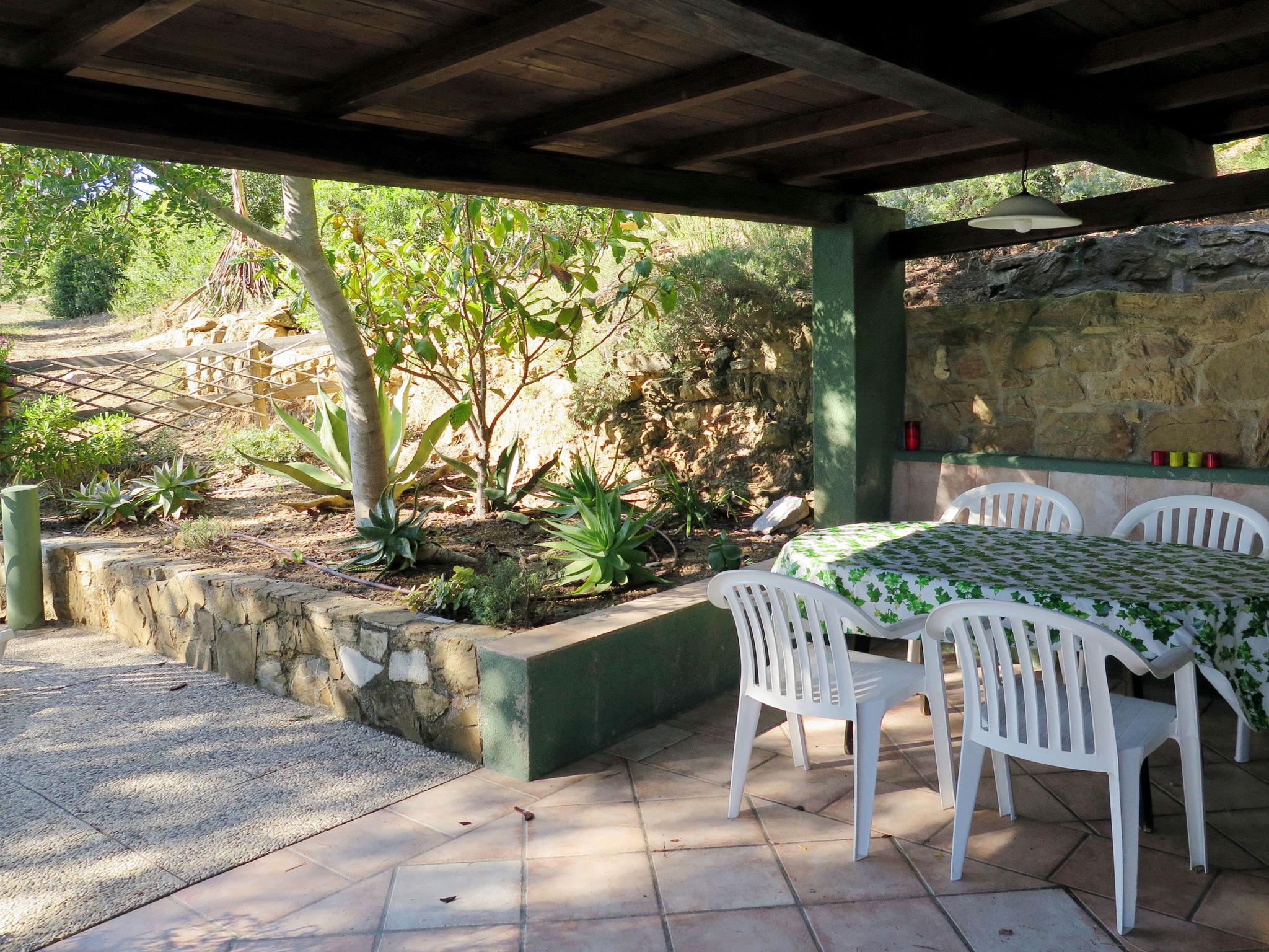 Photo 17 - Maison de 2 chambres à Capoliveri avec jardin et terrasse