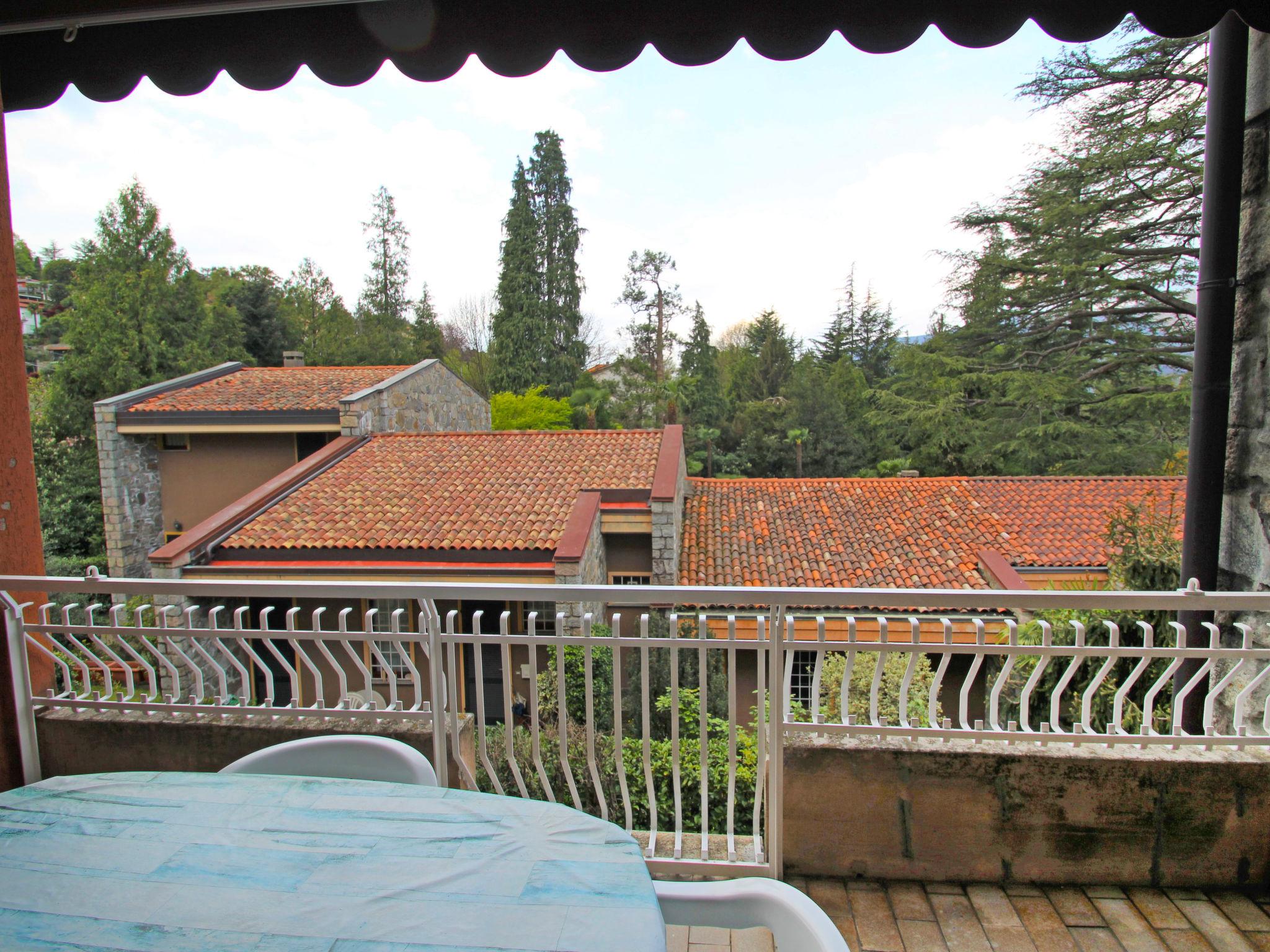 Photo 14 - 1 bedroom Apartment in Porto Valtravaglia with swimming pool and mountain view