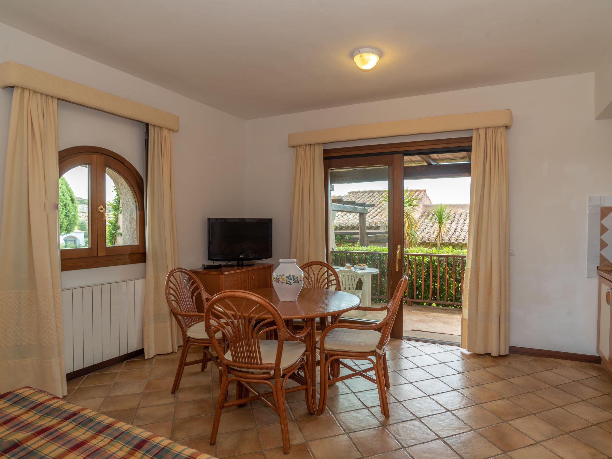 Photo 8 - Maison de 1 chambre à Loiri Porto San Paolo avec piscine et vues à la mer