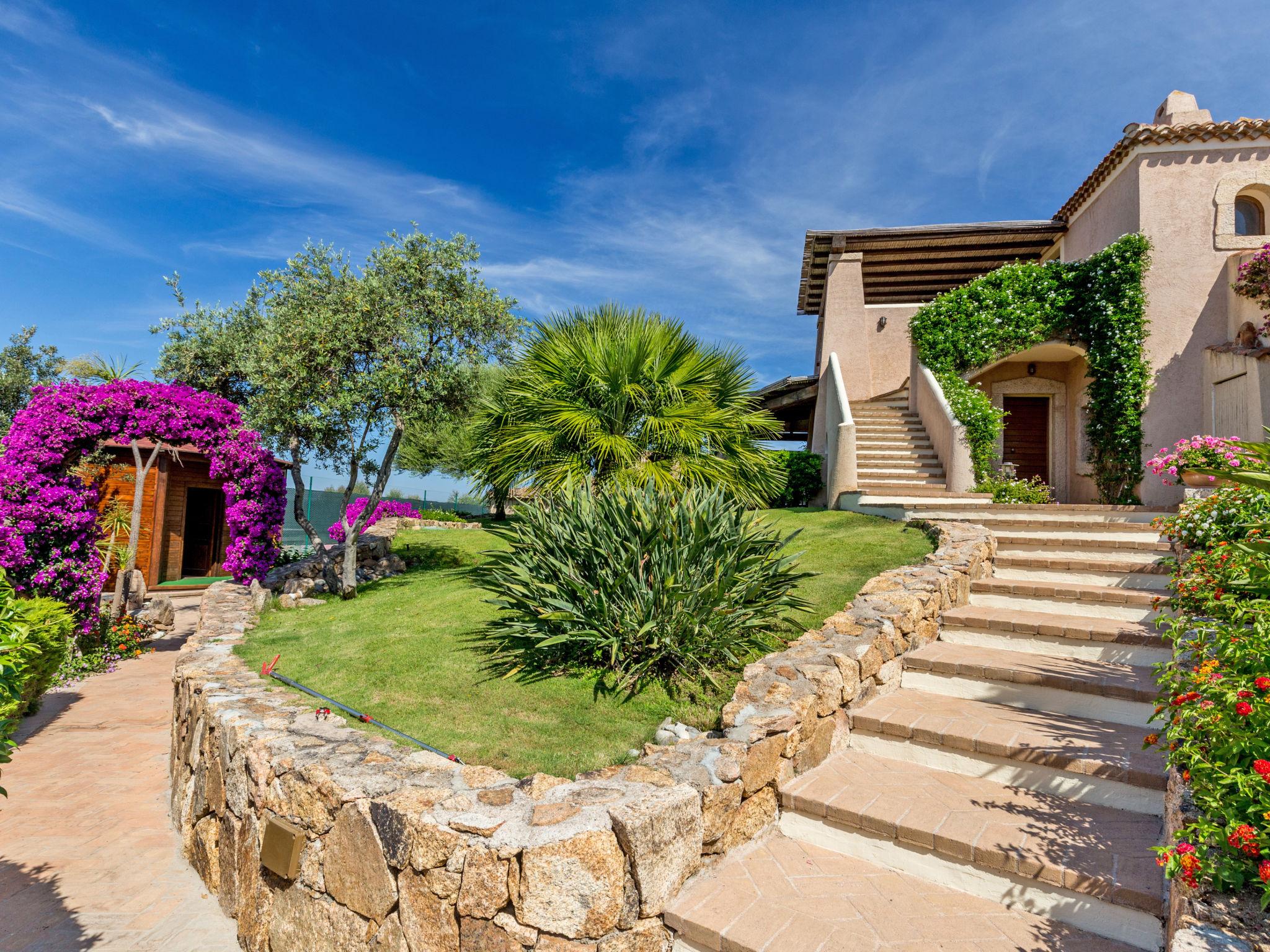 Foto 3 - Casa de 1 quarto em Loiri Porto San Paolo com piscina e vistas do mar