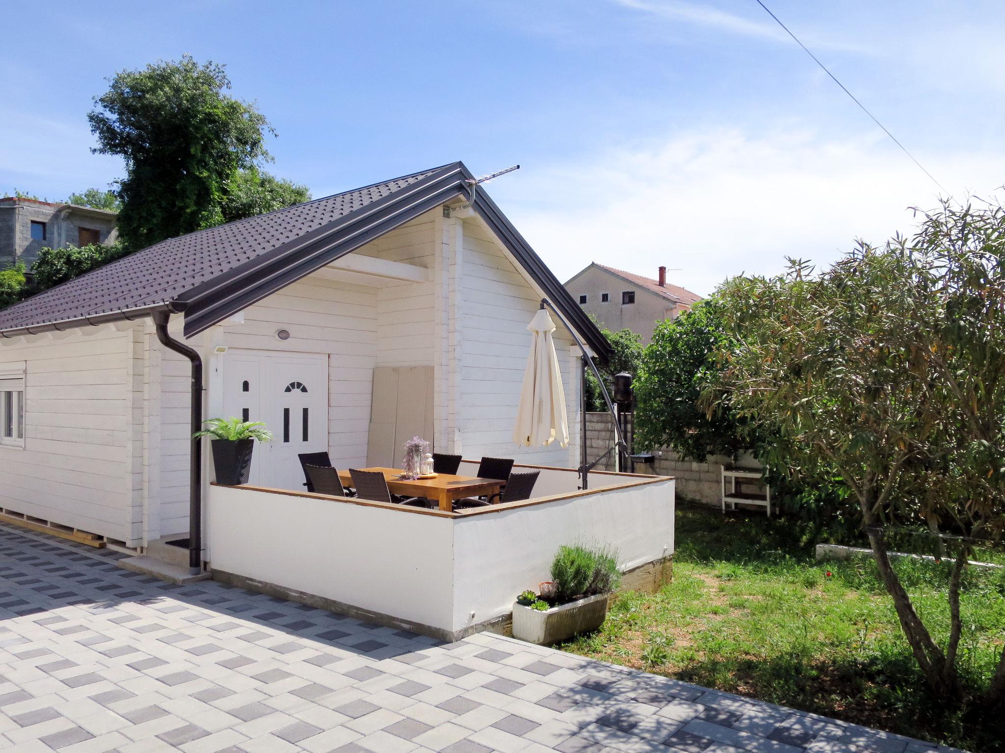 Foto 1 - Casa con 2 camere da letto a Sveti Filip i Jakov con terrazza e vista mare