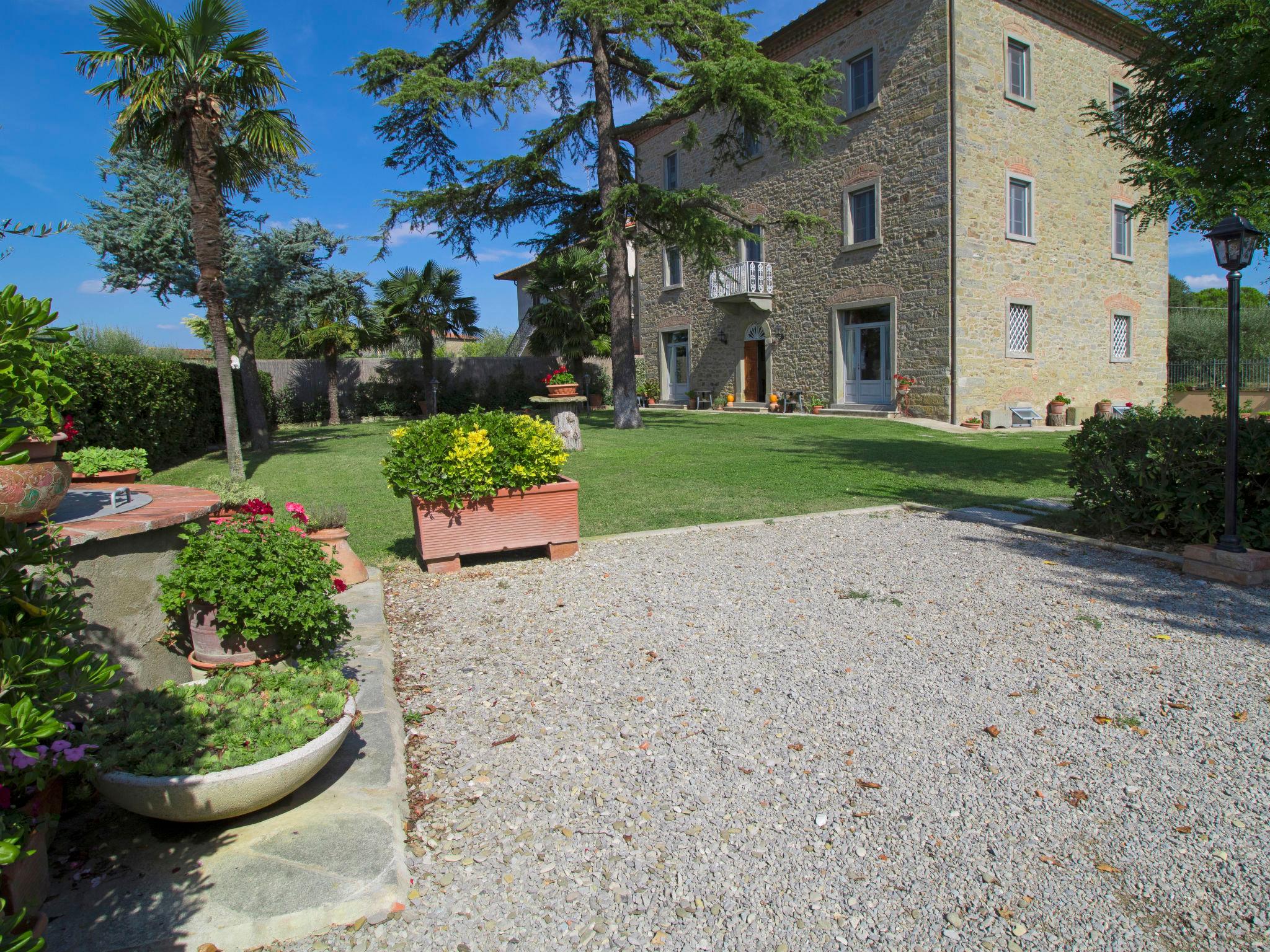 Foto 38 - Haus mit 10 Schlafzimmern in Cortona mit privater pool und garten