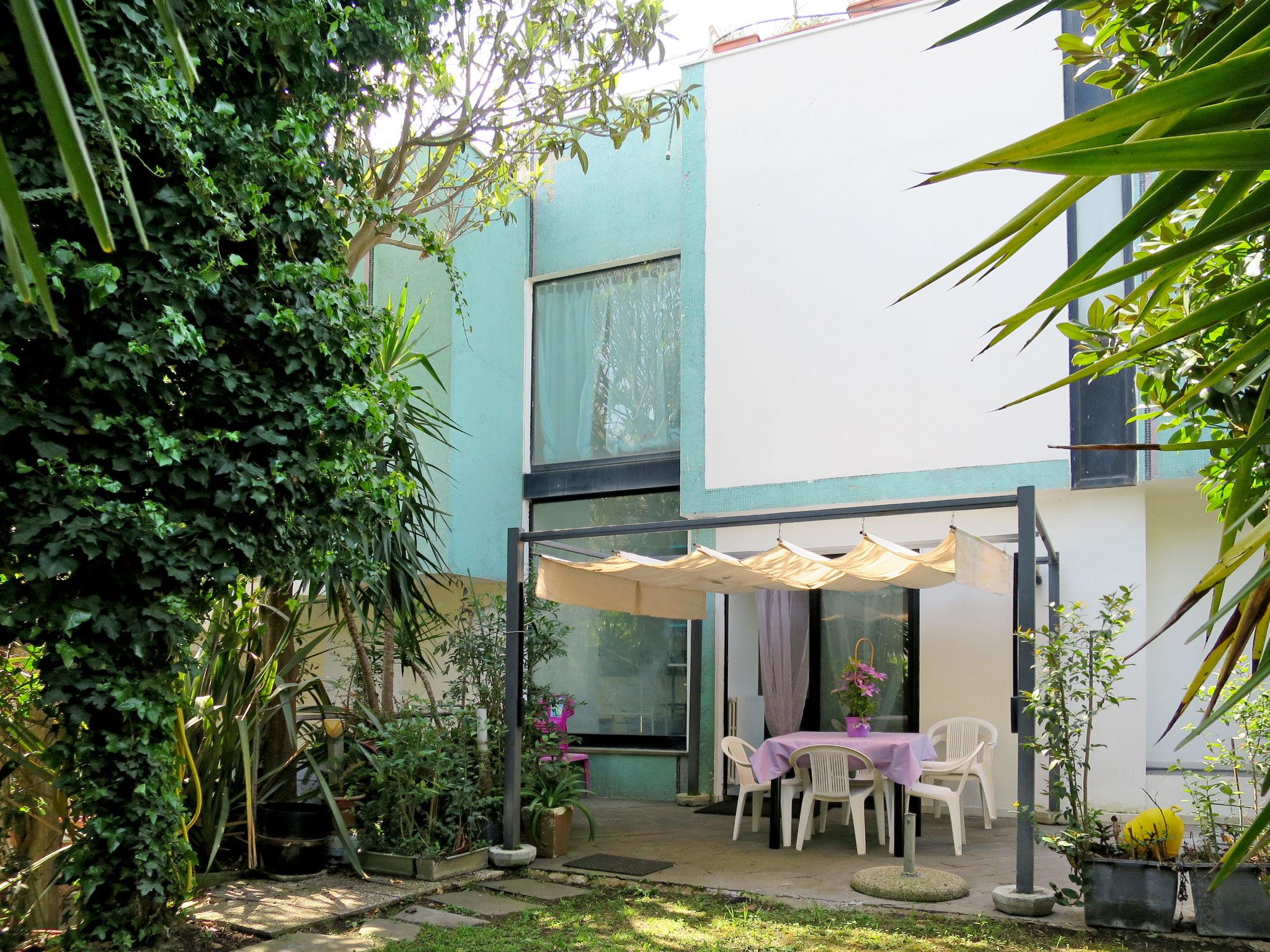 Photo 4 - Maison de 4 chambres à Nettuno avec jardin et vues à la mer