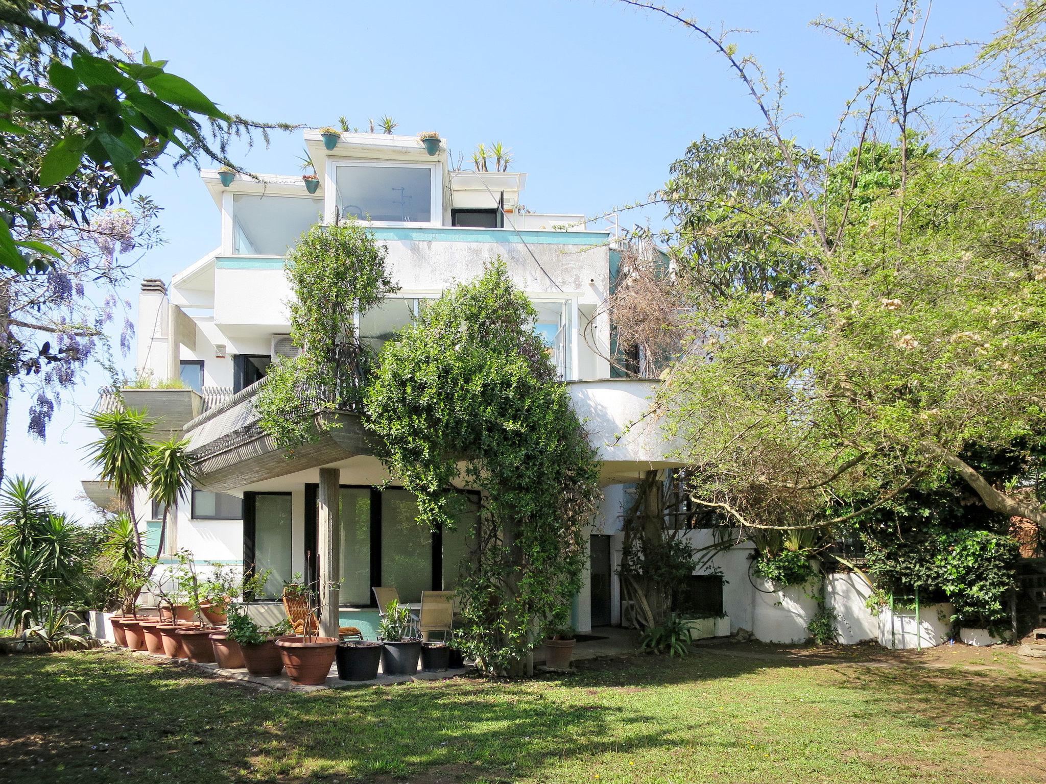 Foto 1 - Casa de 4 quartos em Nettuno com jardim e vistas do mar