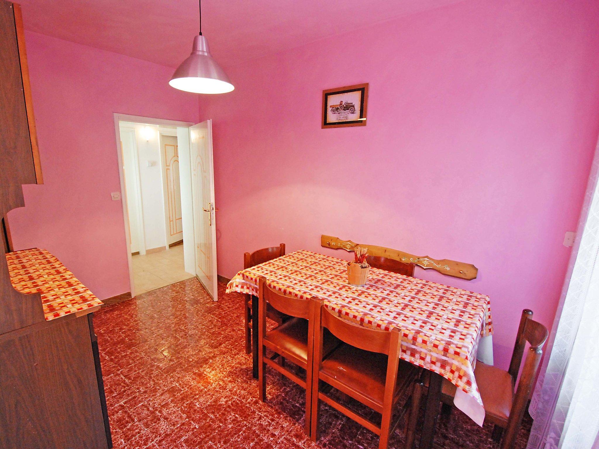 Photo 3 - 2 bedroom Apartment in Alleghe with garden and mountain view