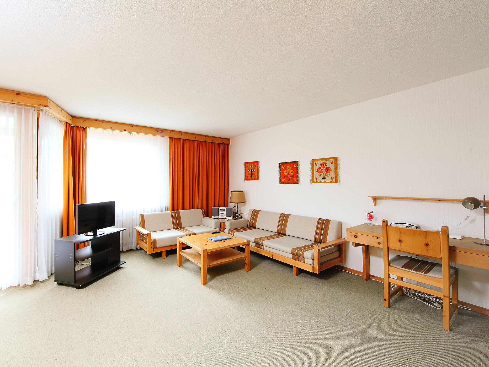 Photo 2 - 1 bedroom Apartment in Davos with swimming pool and mountain view