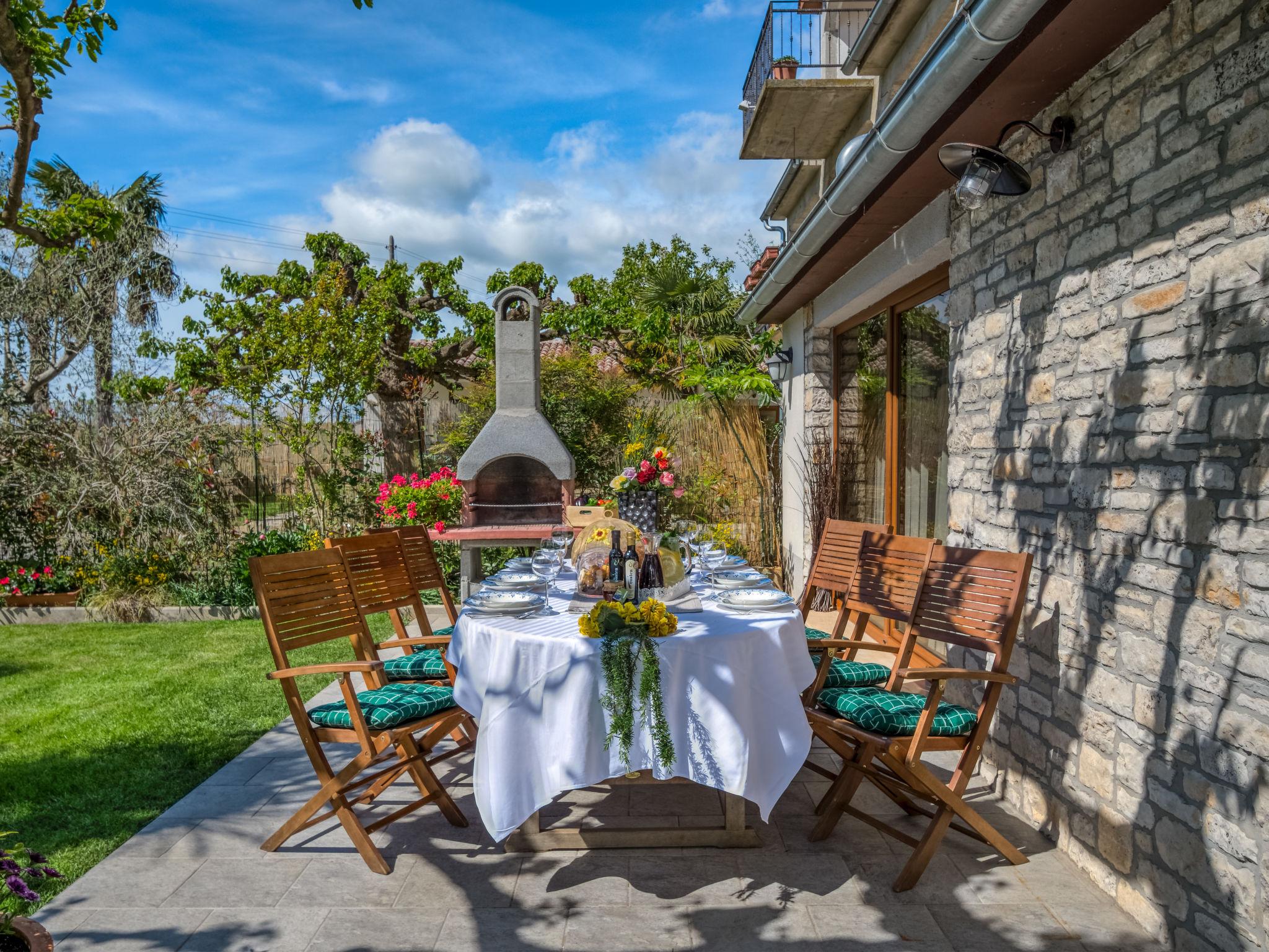 Photo 20 - Maison de 3 chambres à Sveti Lovreč avec piscine privée et vues à la mer