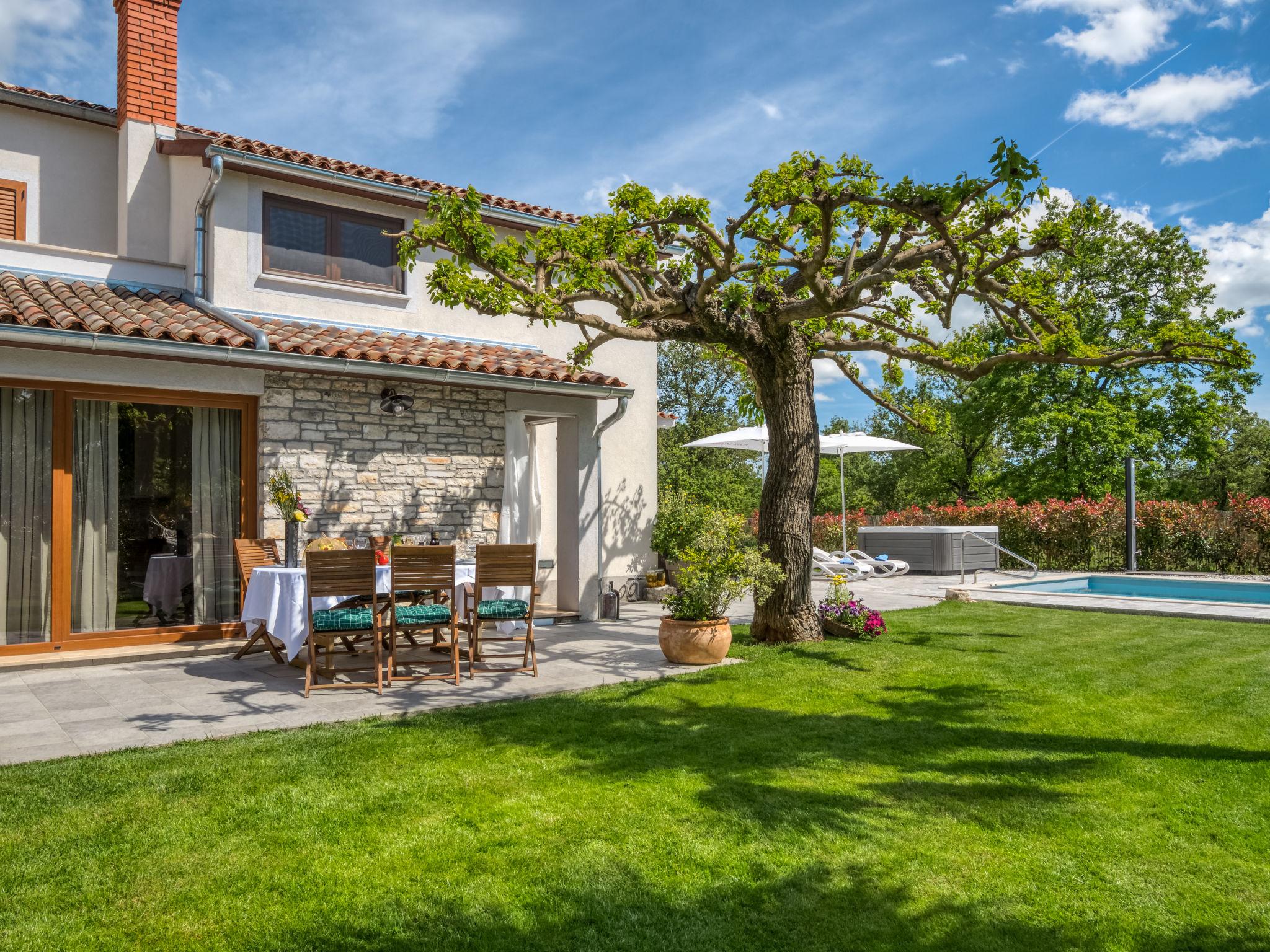 Foto 8 - Casa de 3 habitaciones en Sveti Lovreč con piscina privada y vistas al mar