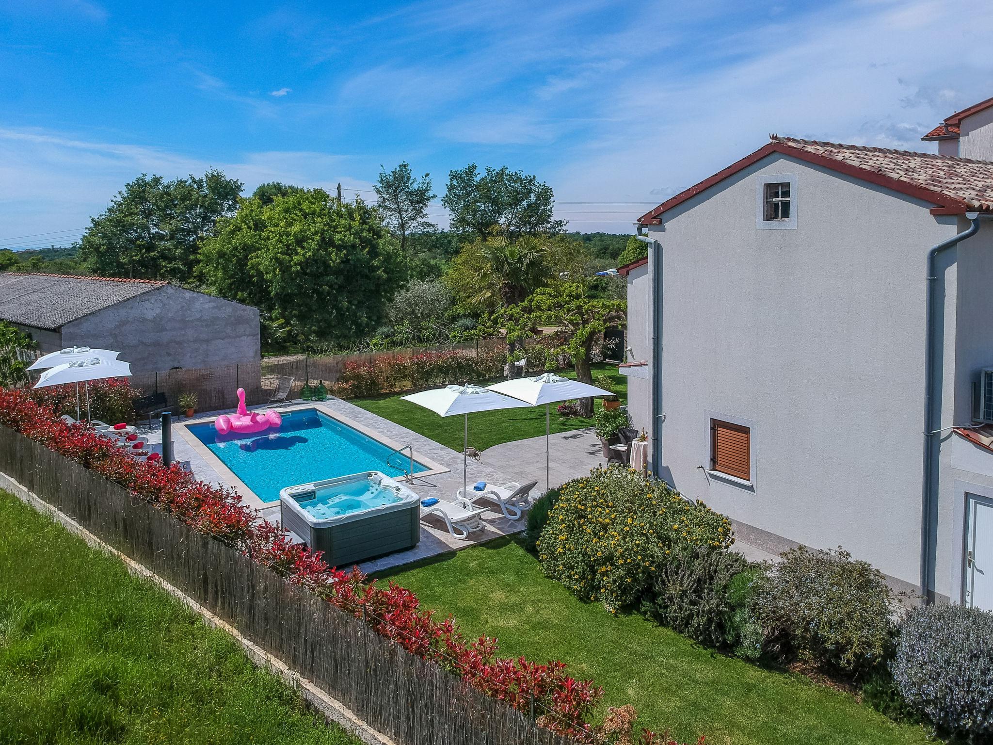 Photo 23 - Maison de 3 chambres à Sveti Lovreč avec piscine privée et vues à la mer