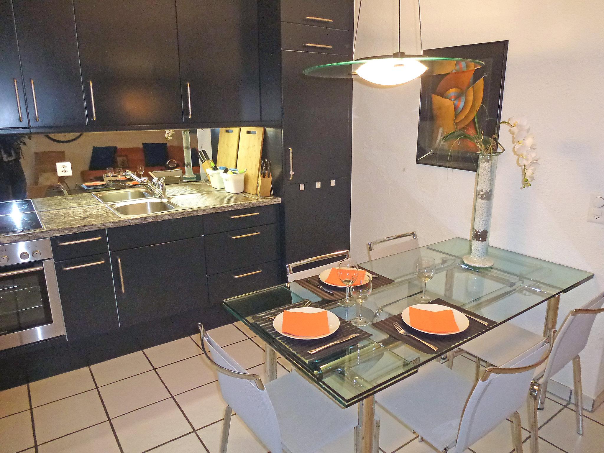 Foto 6 - Apartamento de 2 quartos em Ascona com piscina e jardim