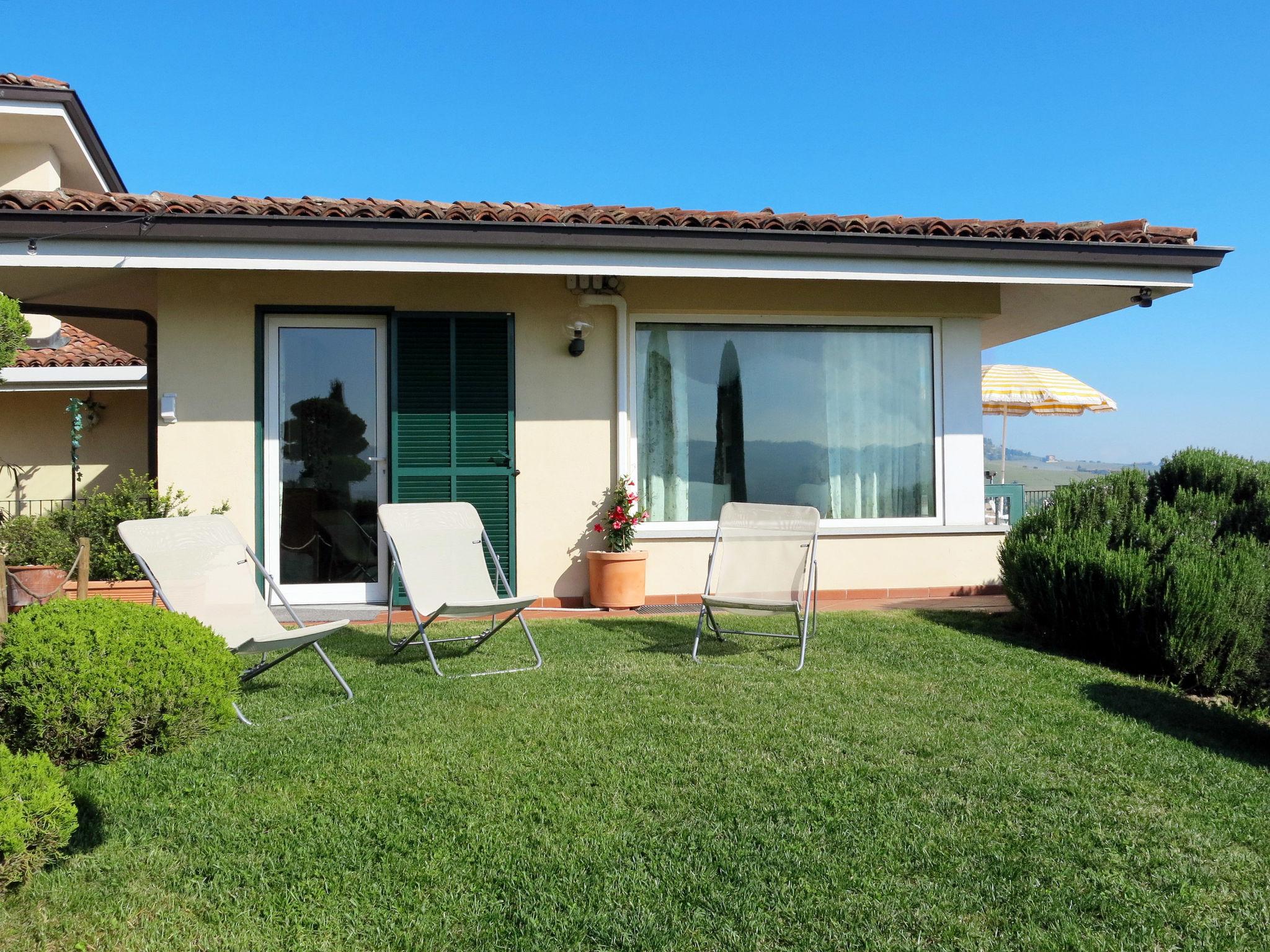 Photo 2 - Maison de 2 chambres à Barolo avec jardin et terrasse