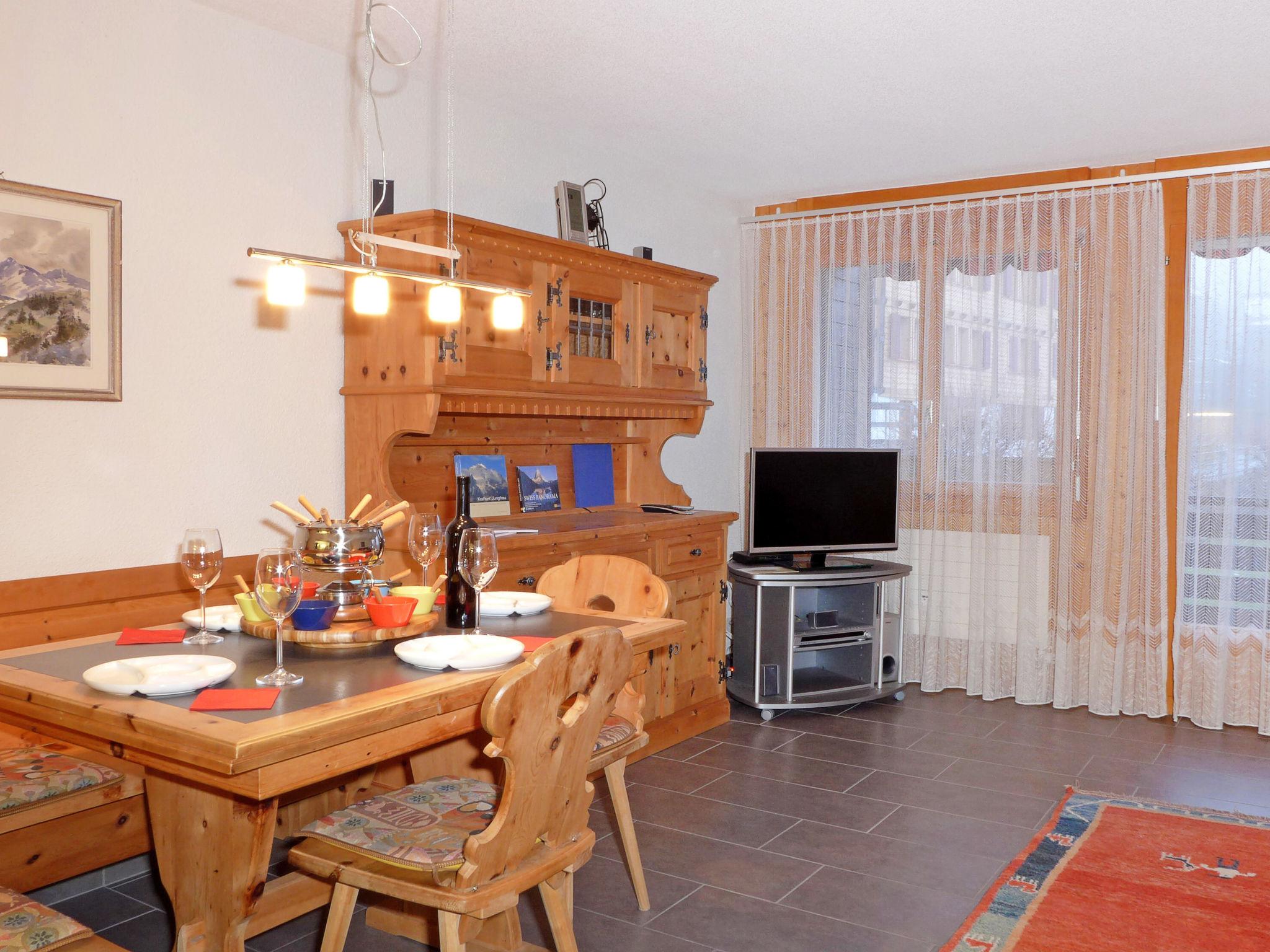Foto 8 - Apartamento de 2 habitaciones en Lauterbrunnen con vistas a la montaña