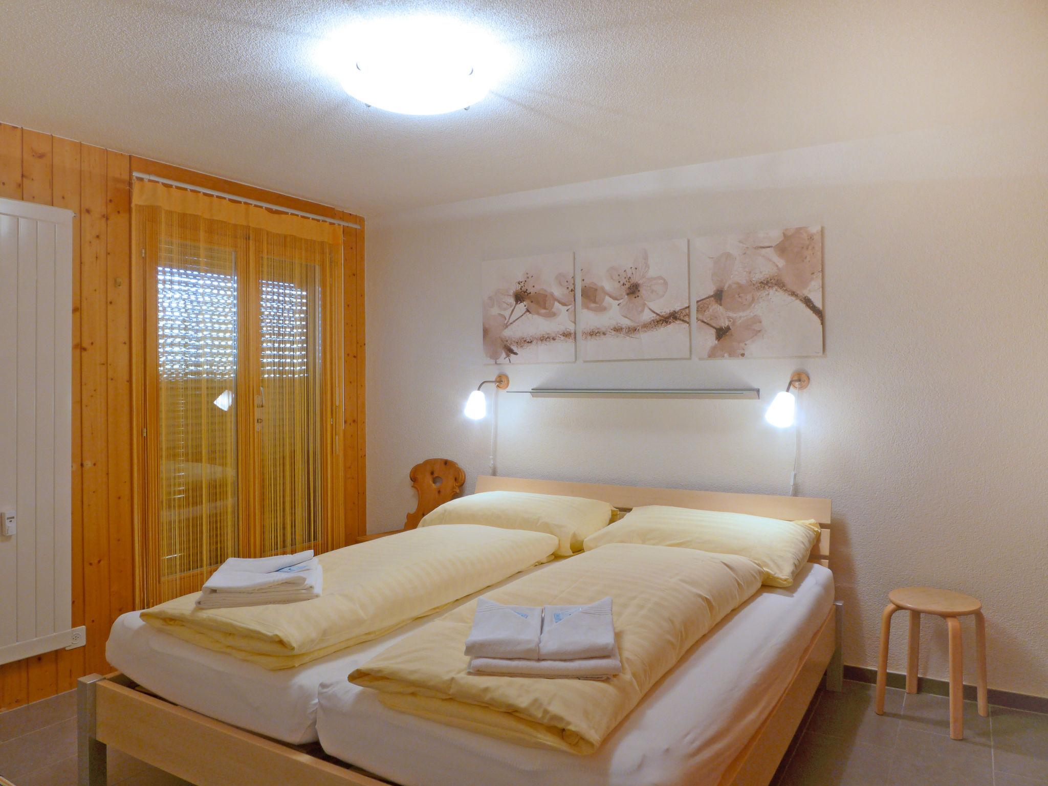 Foto 10 - Appartamento con 2 camere da letto a Lauterbrunnen con vista sulle montagne