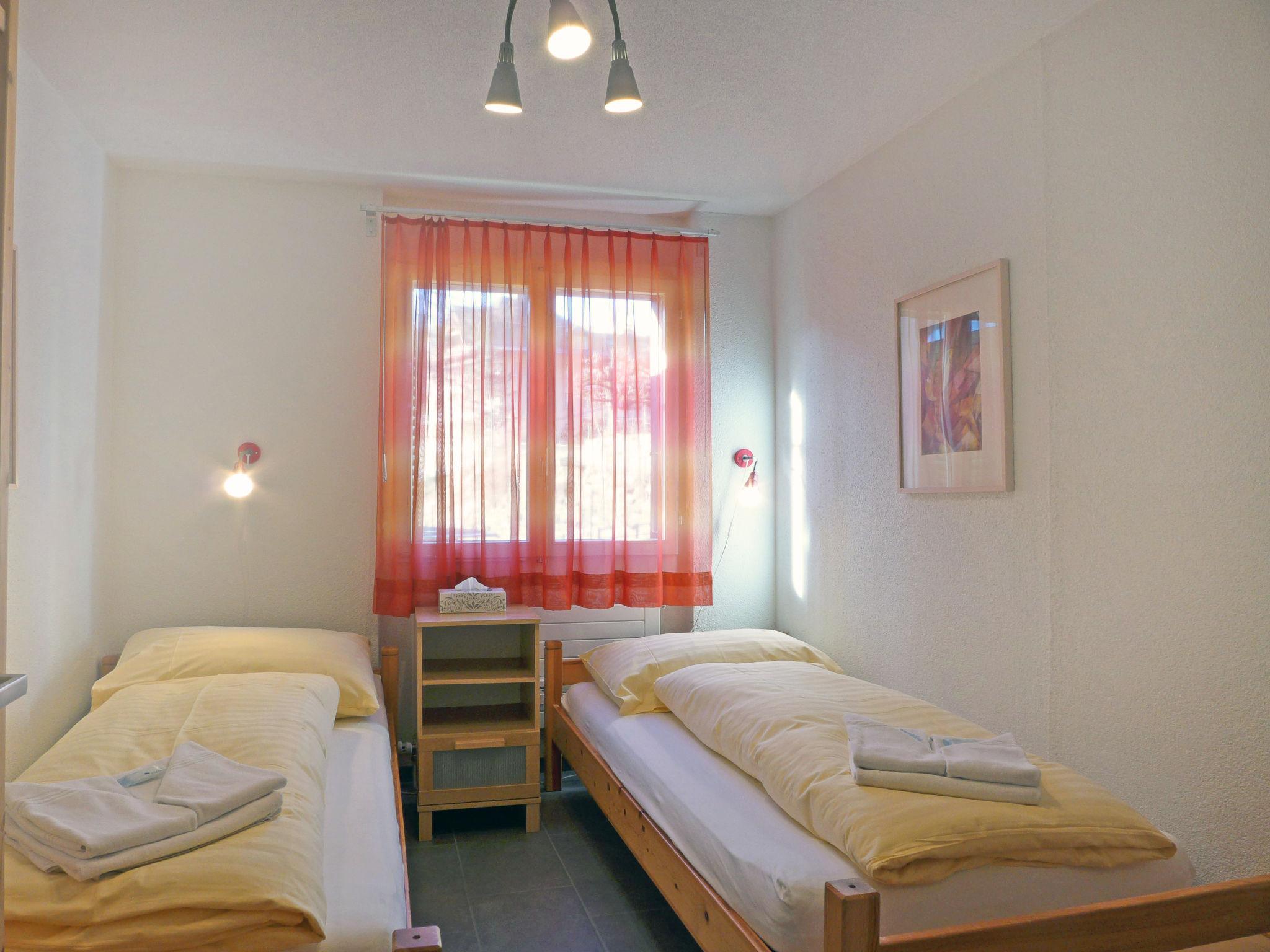 Foto 11 - Apartamento de 2 habitaciones en Lauterbrunnen con vistas a la montaña
