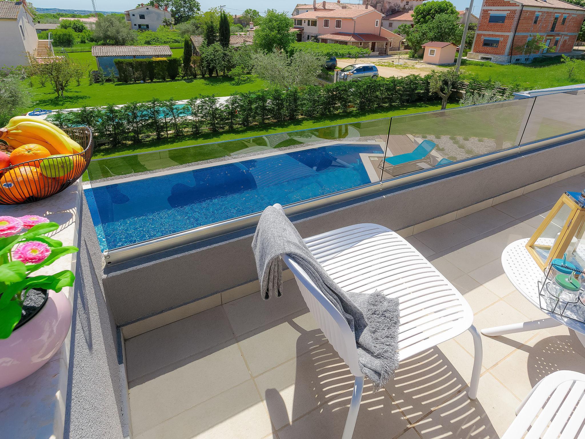 Foto 59 - Casa de 4 quartos em Kaštelir-Labinci com piscina privada e vistas do mar