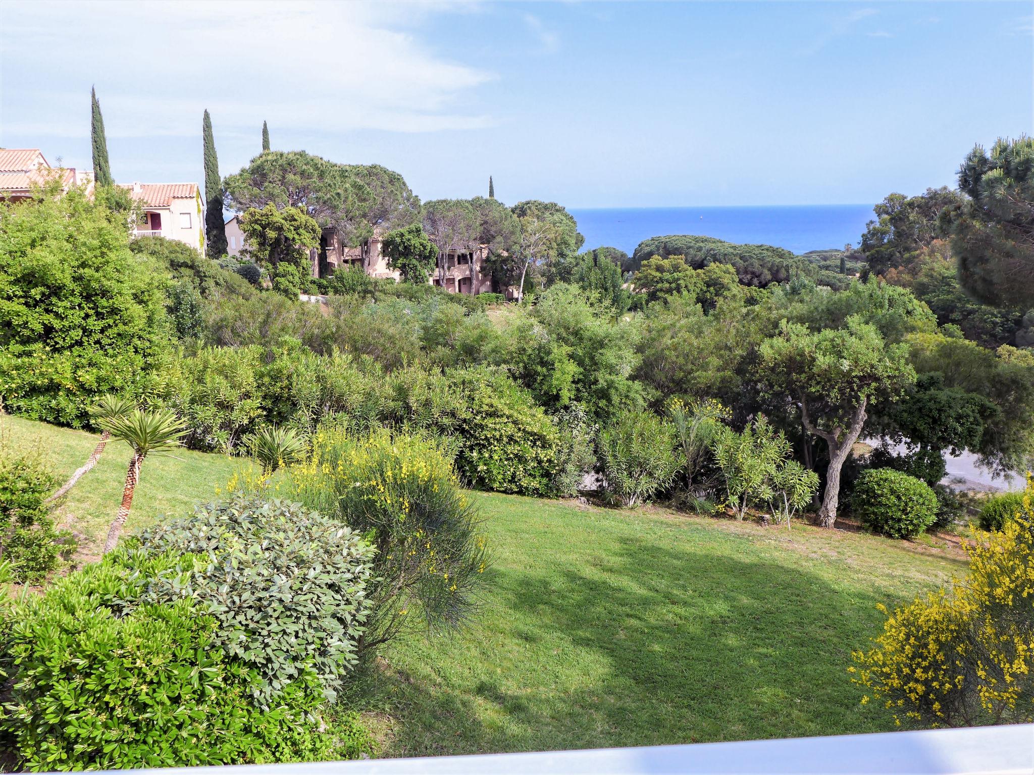 Foto 5 - Apartamento de 2 quartos em Sainte-Maxime com piscina e vistas do mar