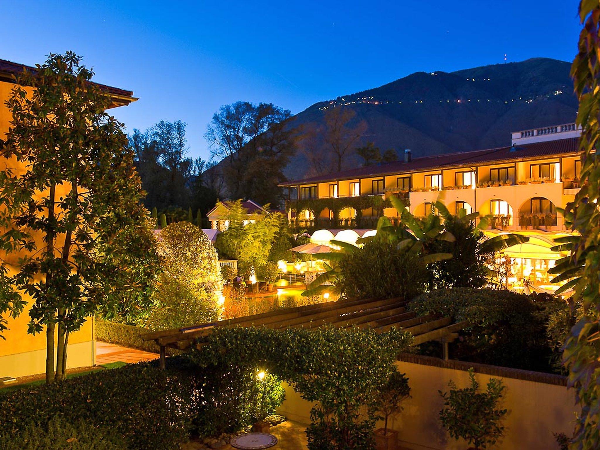 Photo 1 - Appartement de 2 chambres à Ascona avec piscine et vues sur la montagne