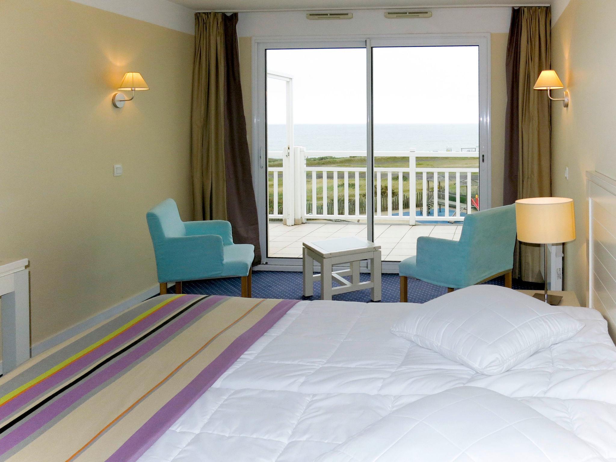 Foto 7 - Apartamento de 1 habitación en Les Sables-d'Olonne con piscina y vistas al mar
