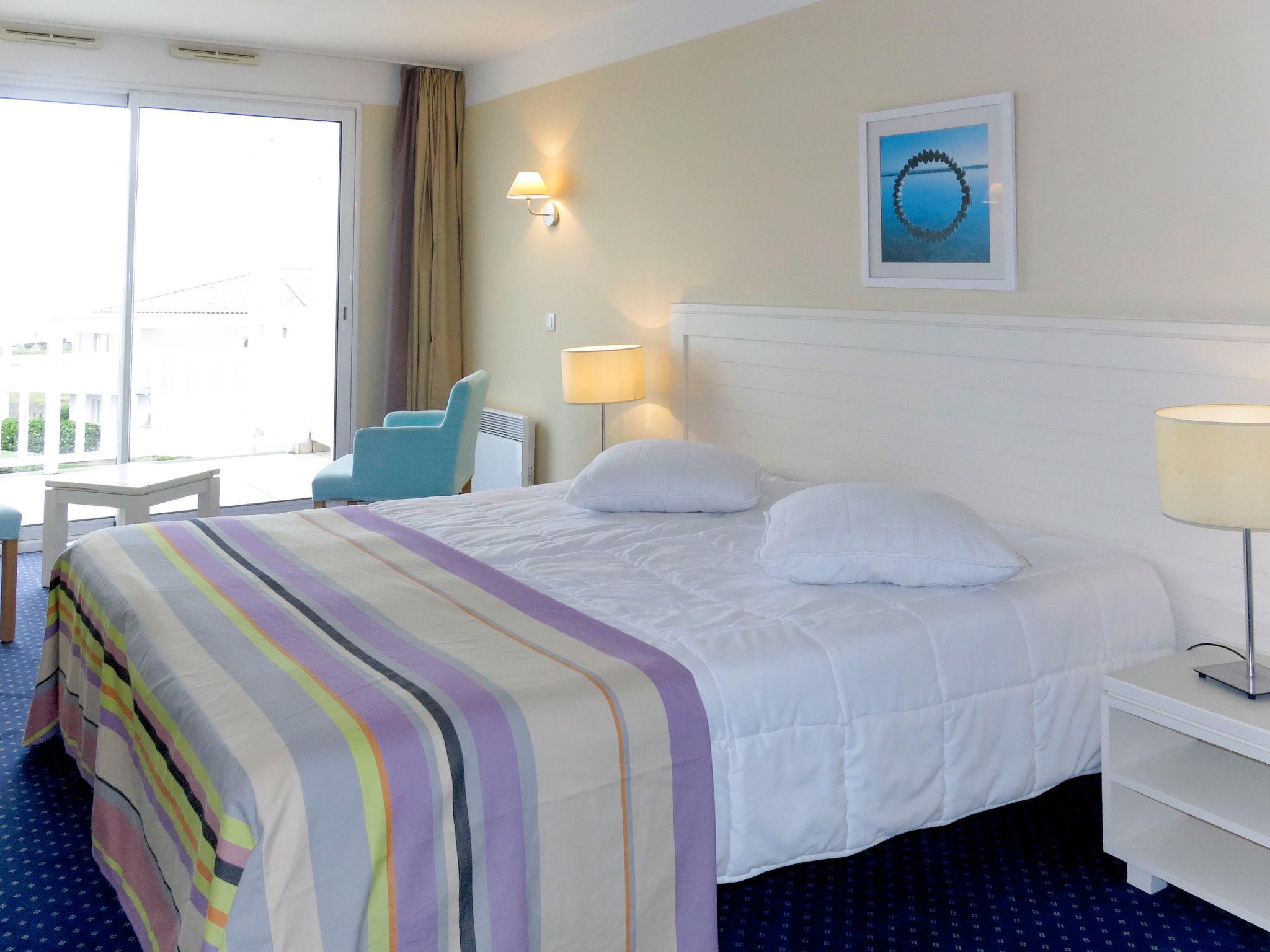 Foto 4 - Appartamento con 1 camera da letto a Les Sables-d'Olonne con piscina e vista mare