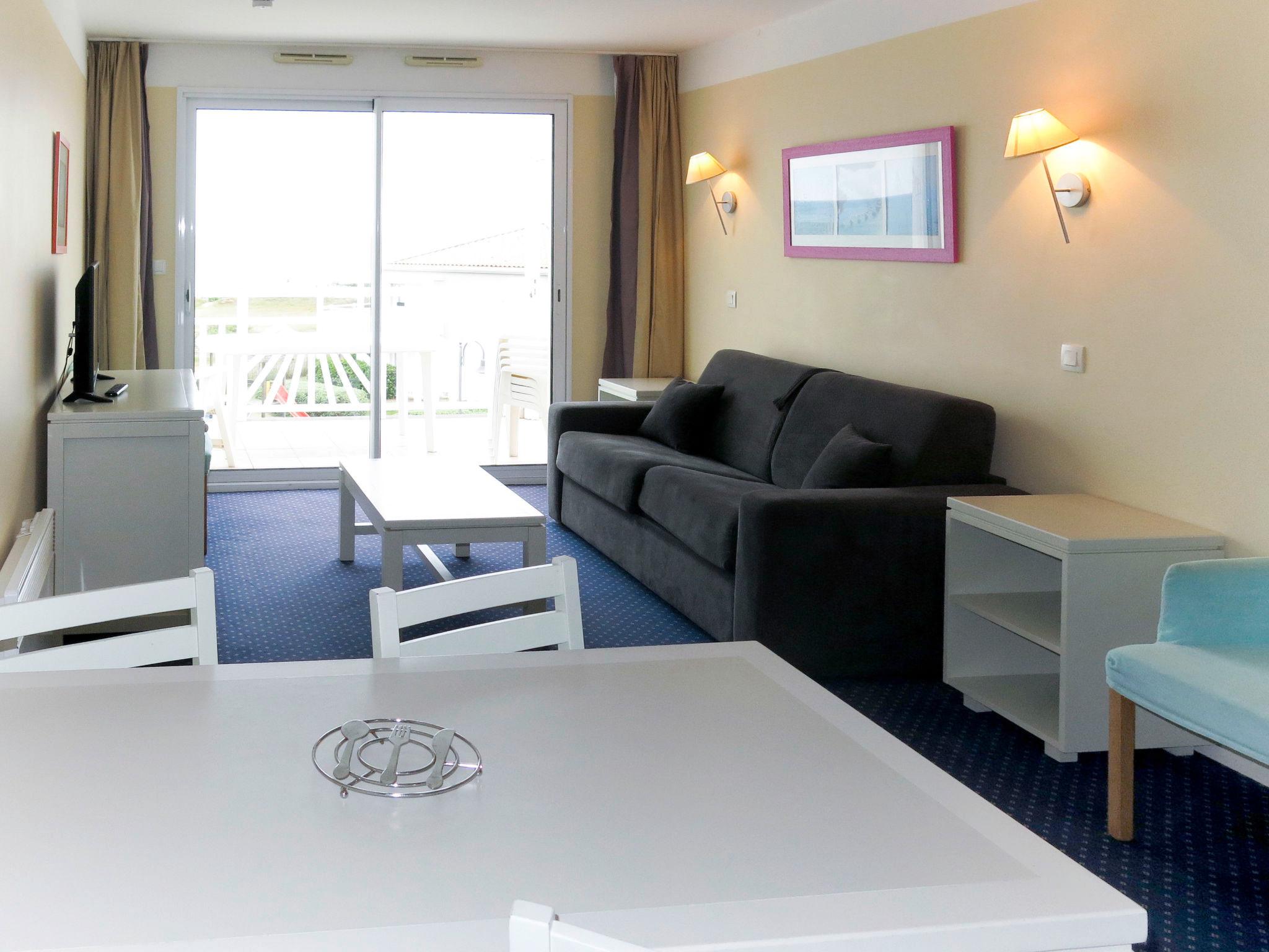 Foto 6 - Apartment mit 1 Schlafzimmer in Les Sables-d'Olonne mit schwimmbad und blick aufs meer