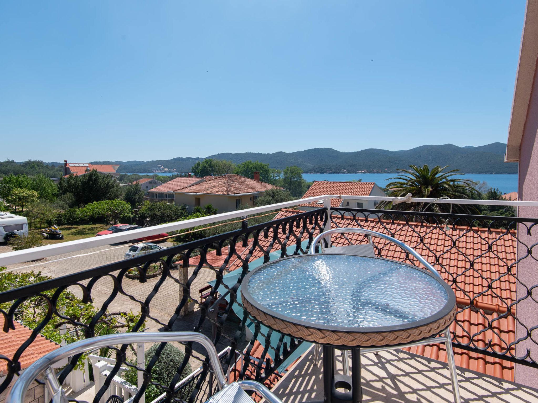 Foto 4 - Apartamento de 2 quartos em Orebić com piscina e vistas do mar